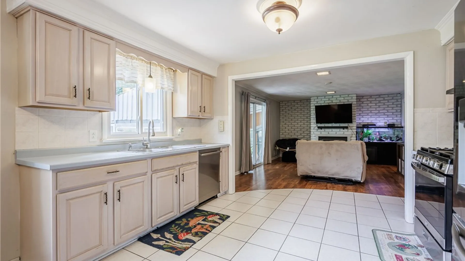 Property at 22 Glen Oaks Drive, Gates, NY 14624 9