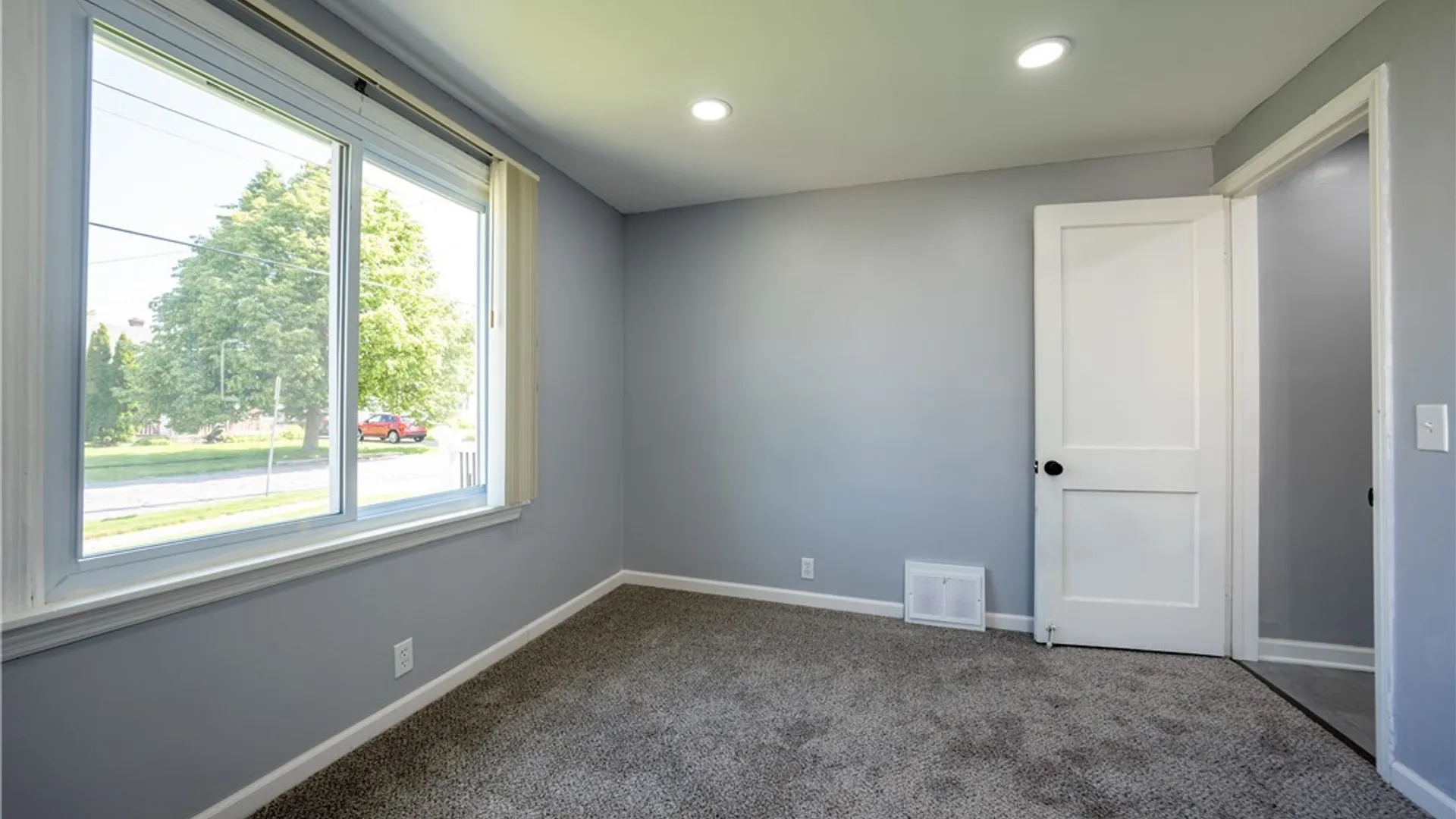 Property at 19 Wellworth Place, Cheektowaga, NY 14225 17