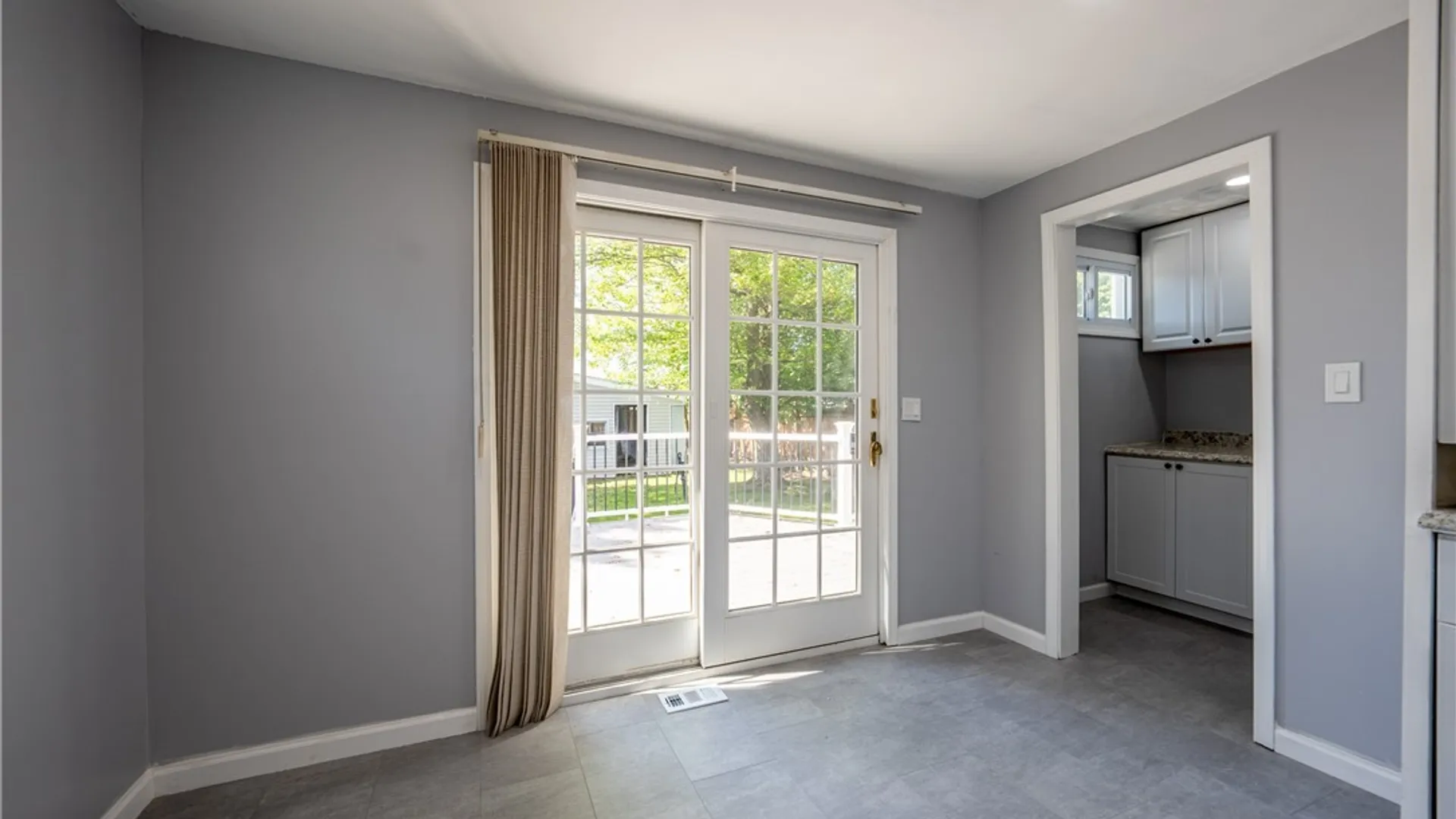 Property at 19 Wellworth Place, Cheektowaga, NY 14225 20