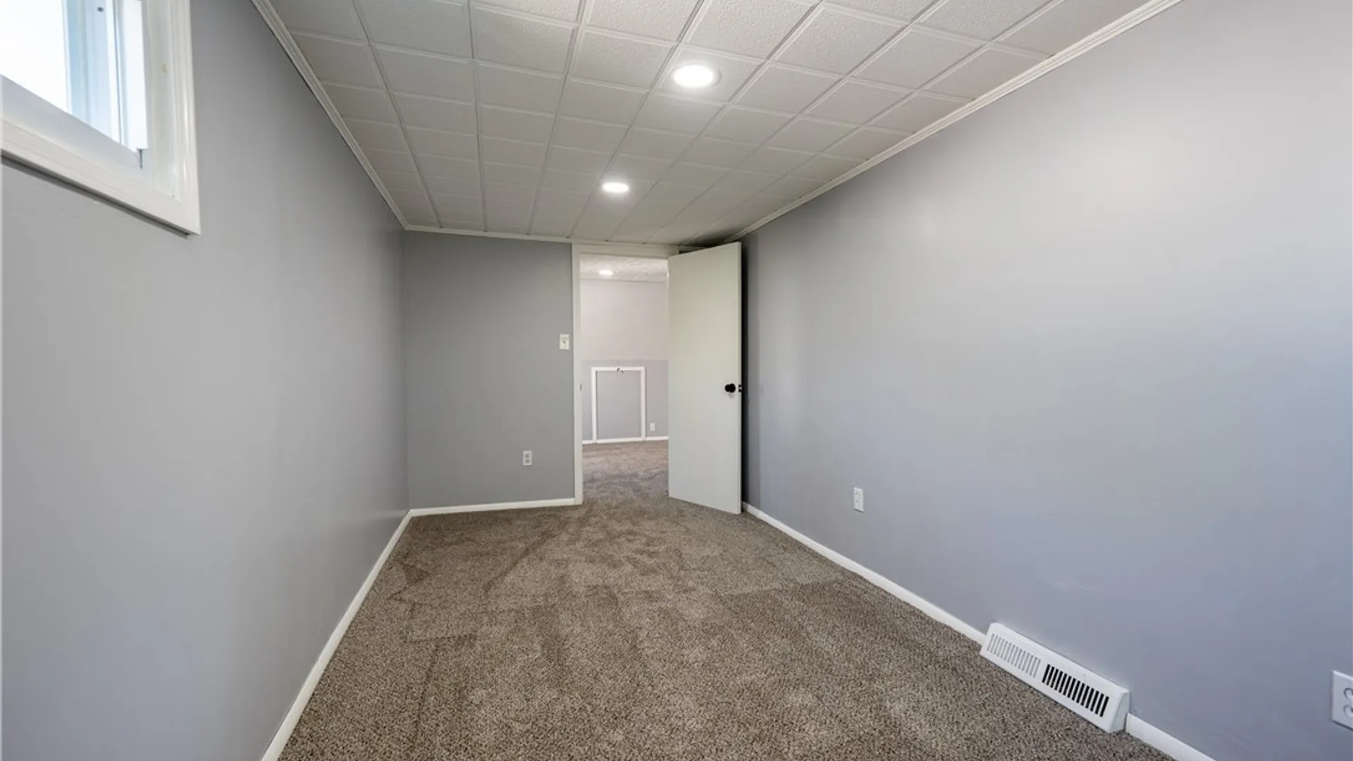 Property at 19 Wellworth Place, Cheektowaga, NY 14225 26