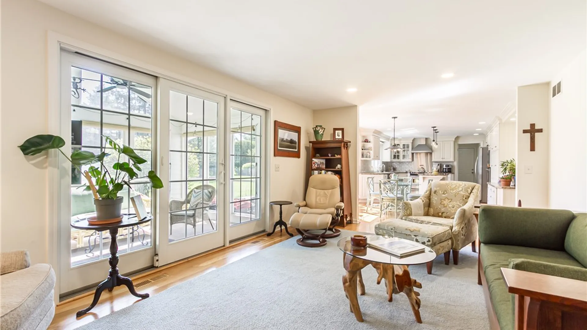 Property at 10 Fenimore Drive, Pittsford, NY 14534 11