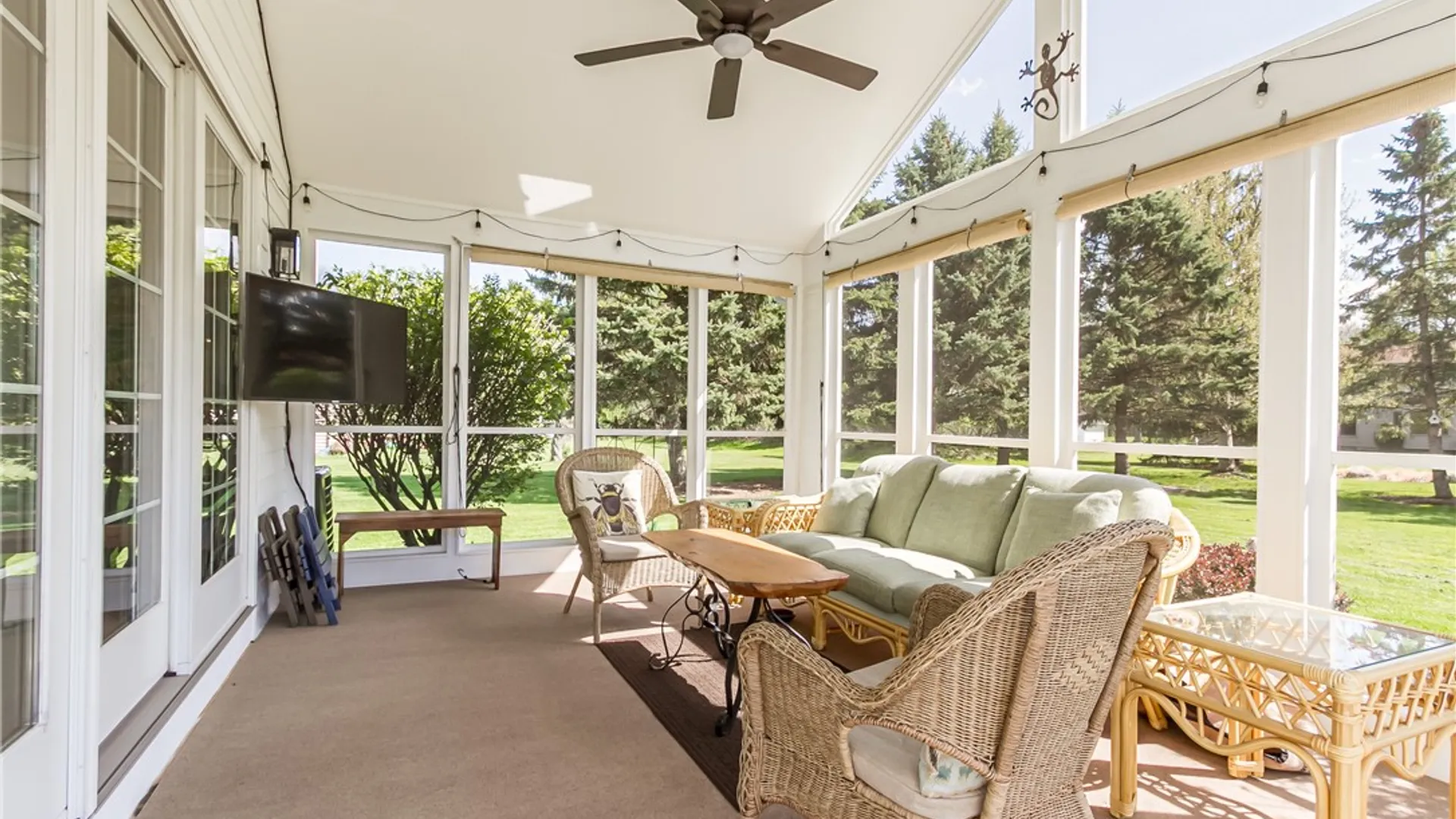 Property at 10 Fenimore Drive, Pittsford, NY 14534 13