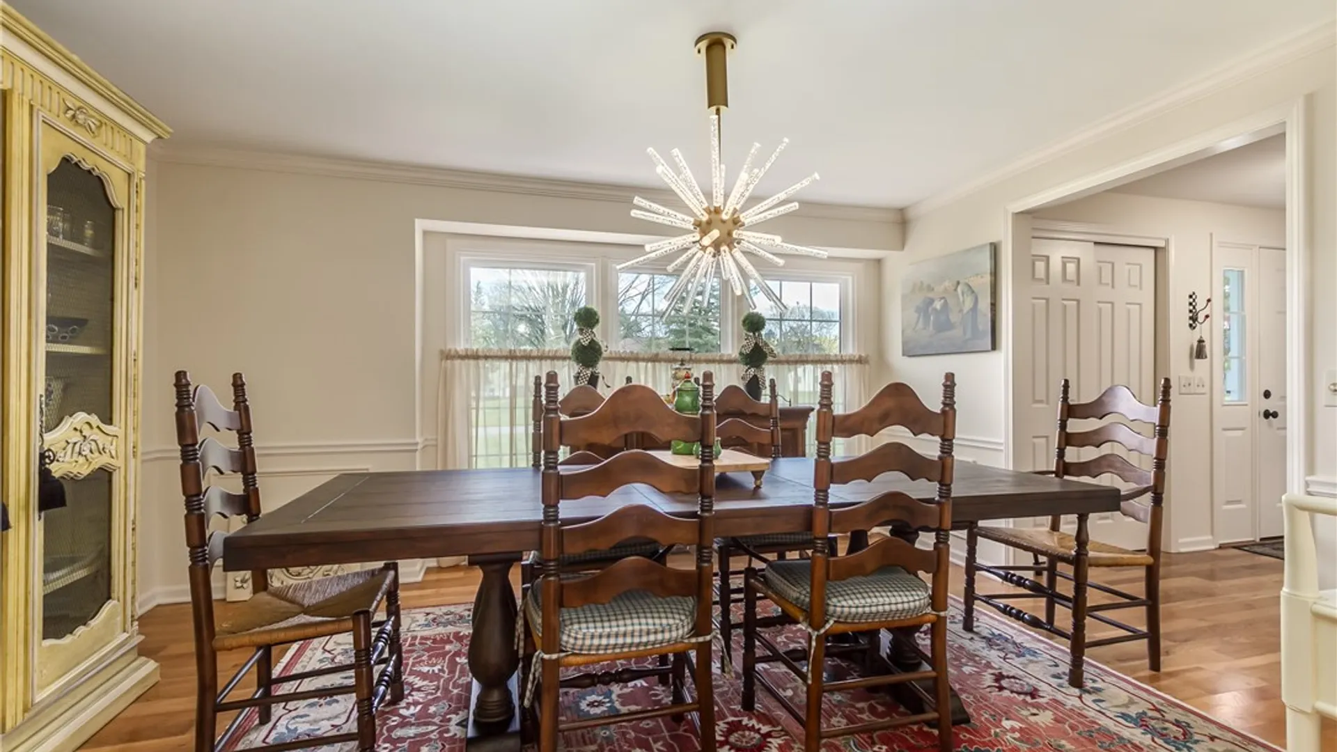 Property at 10 Fenimore Drive, Pittsford, NY 14534 18