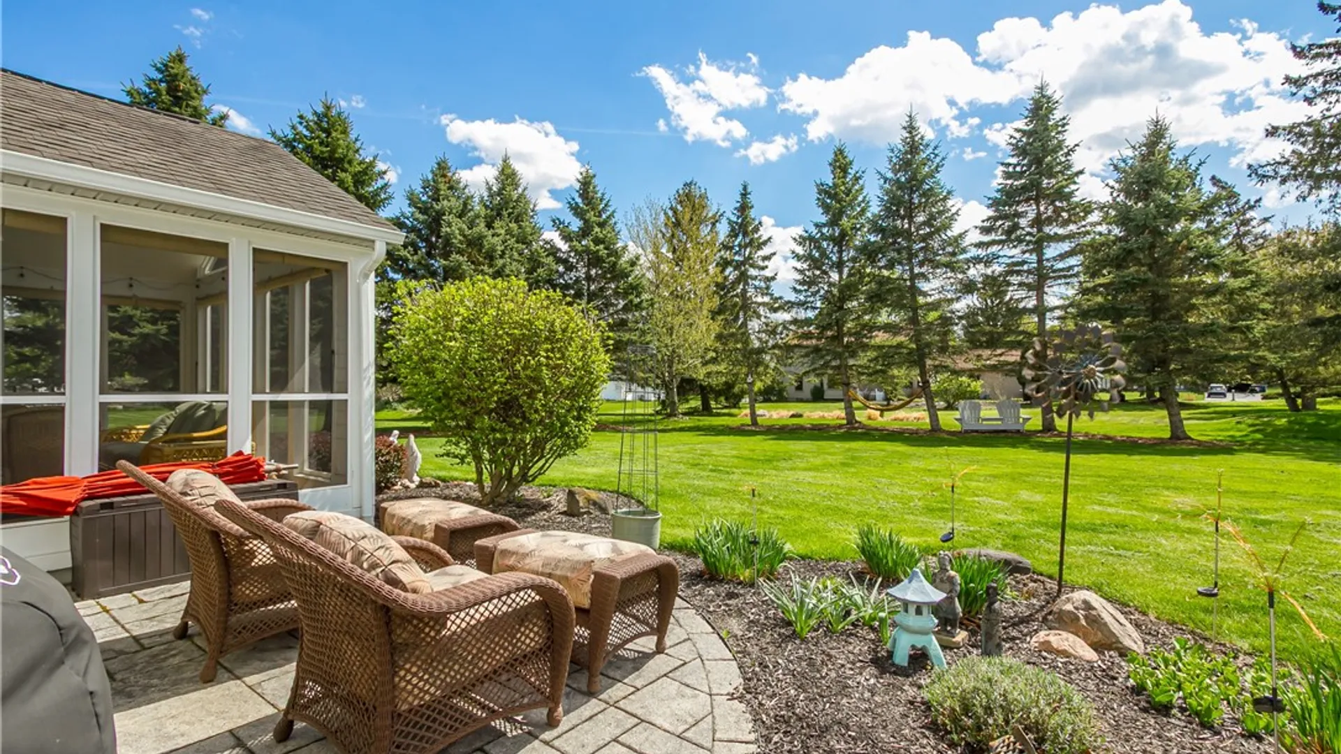 Property at 10 Fenimore Drive, Pittsford, NY 14534 2