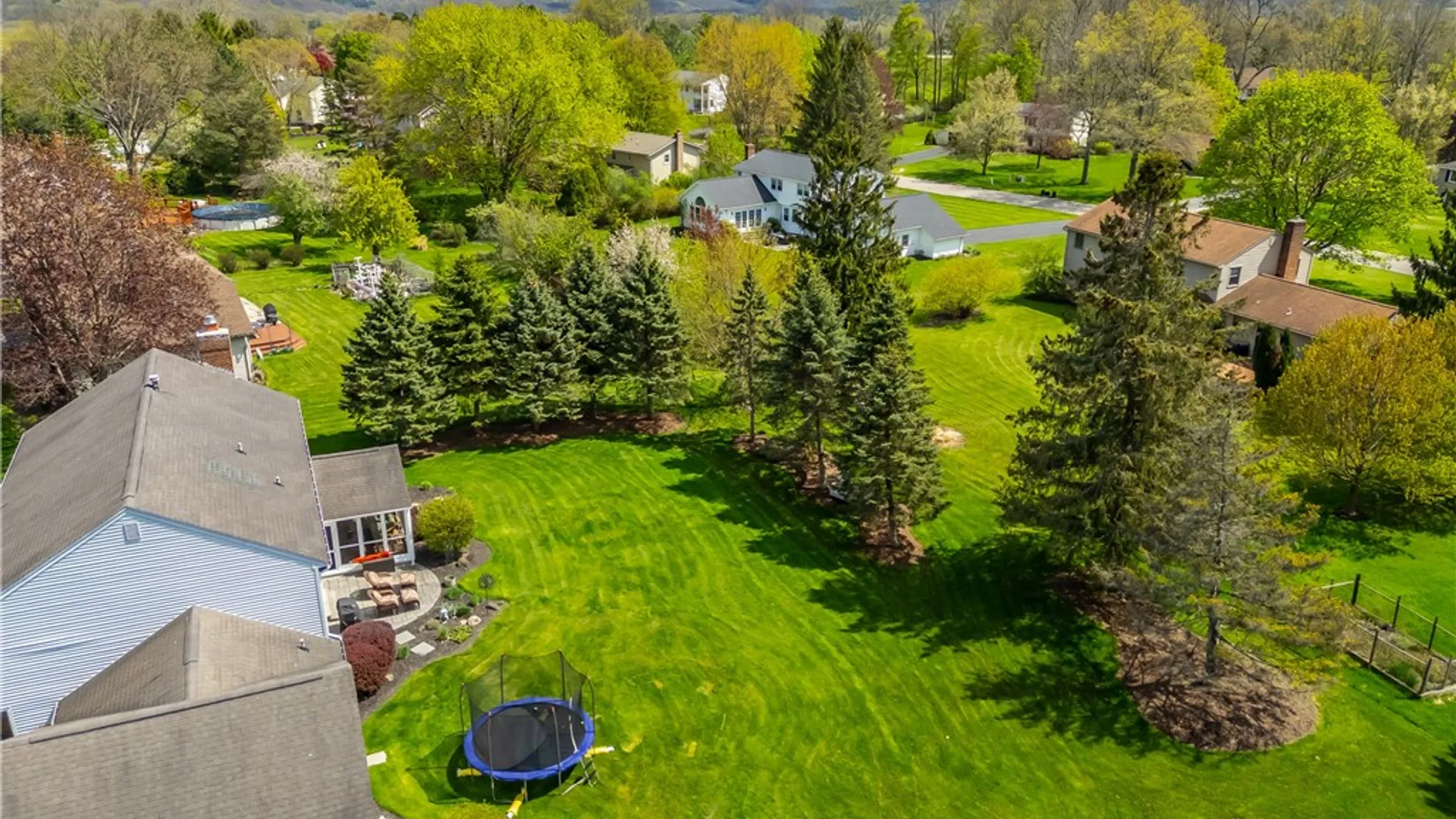 Property at 10 Fenimore Drive, Pittsford, NY 14534 32
