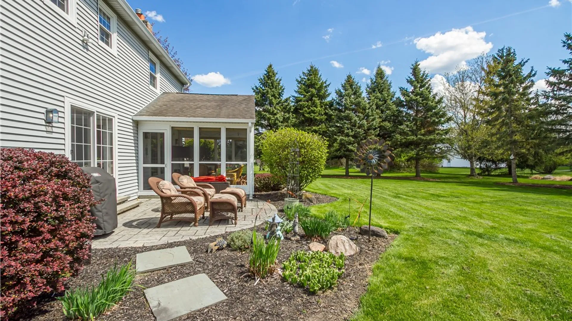 Property at 10 Fenimore Drive, Pittsford, NY 14534 38