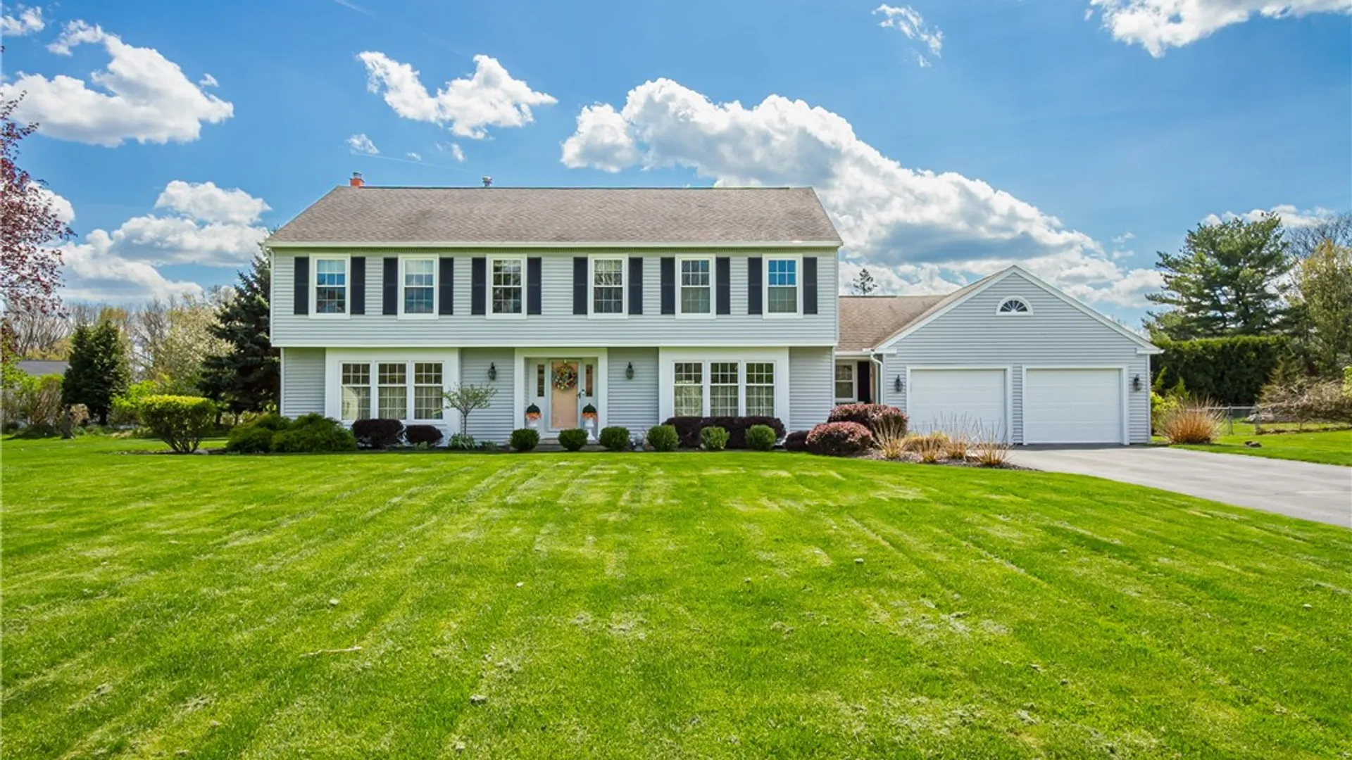 Property at 10 Fenimore Drive, Pittsford, NY 14534 40