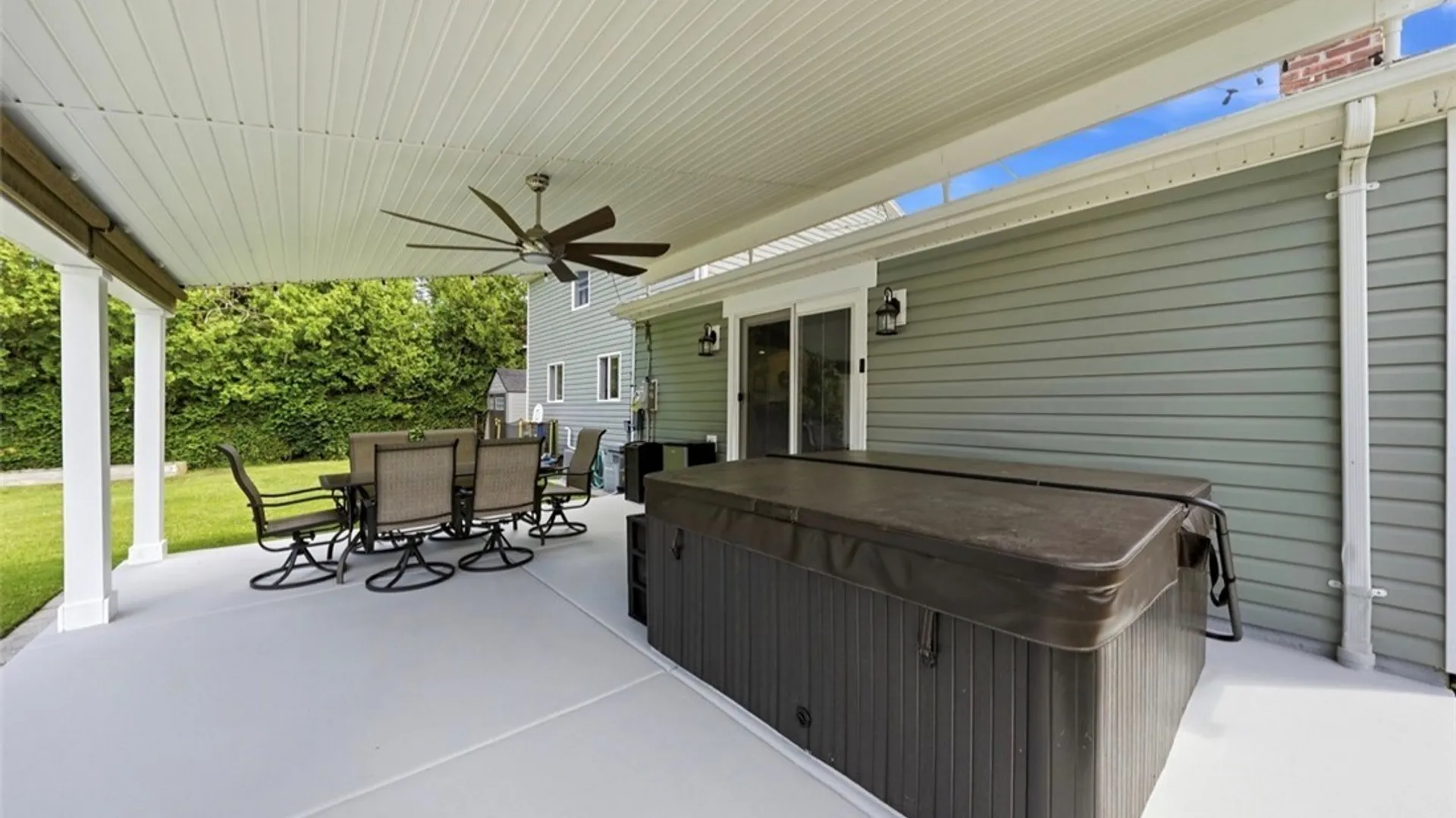 Property at 391 Sunset Drive, Hamburg, NY 14075 7