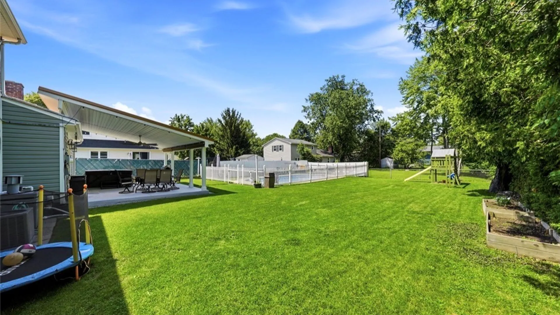 Property at 391 Sunset Drive, Hamburg, NY 14075 8