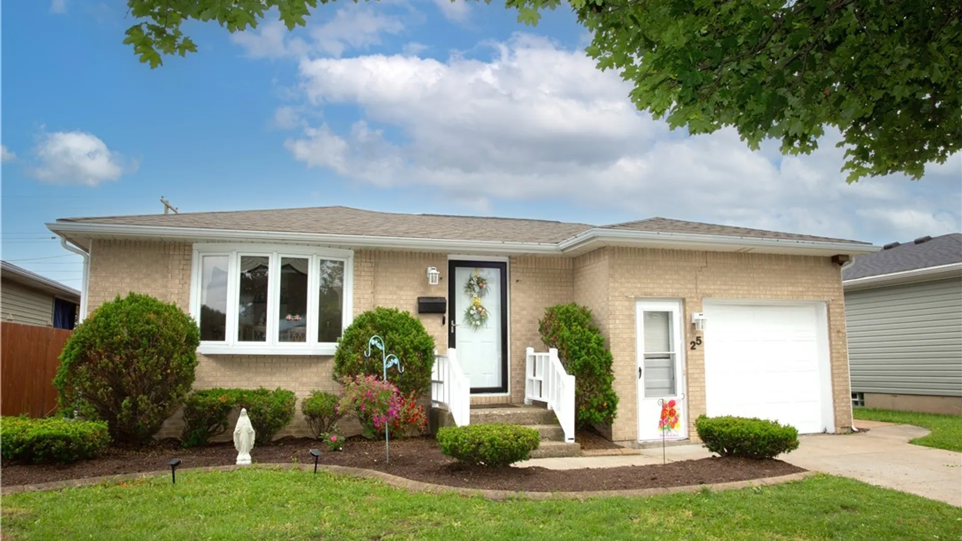 Property at 25 Karen Lane, Cheektowaga, NY 14043 2