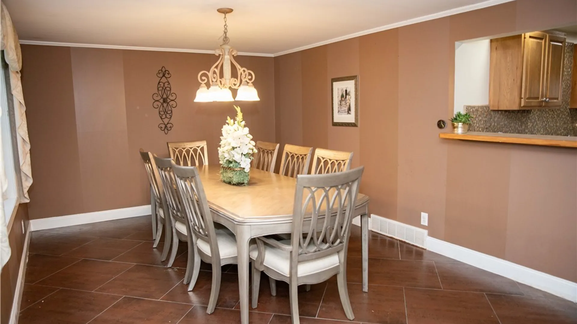 Property at 25 Karen Lane, Cheektowaga, NY 14043 9