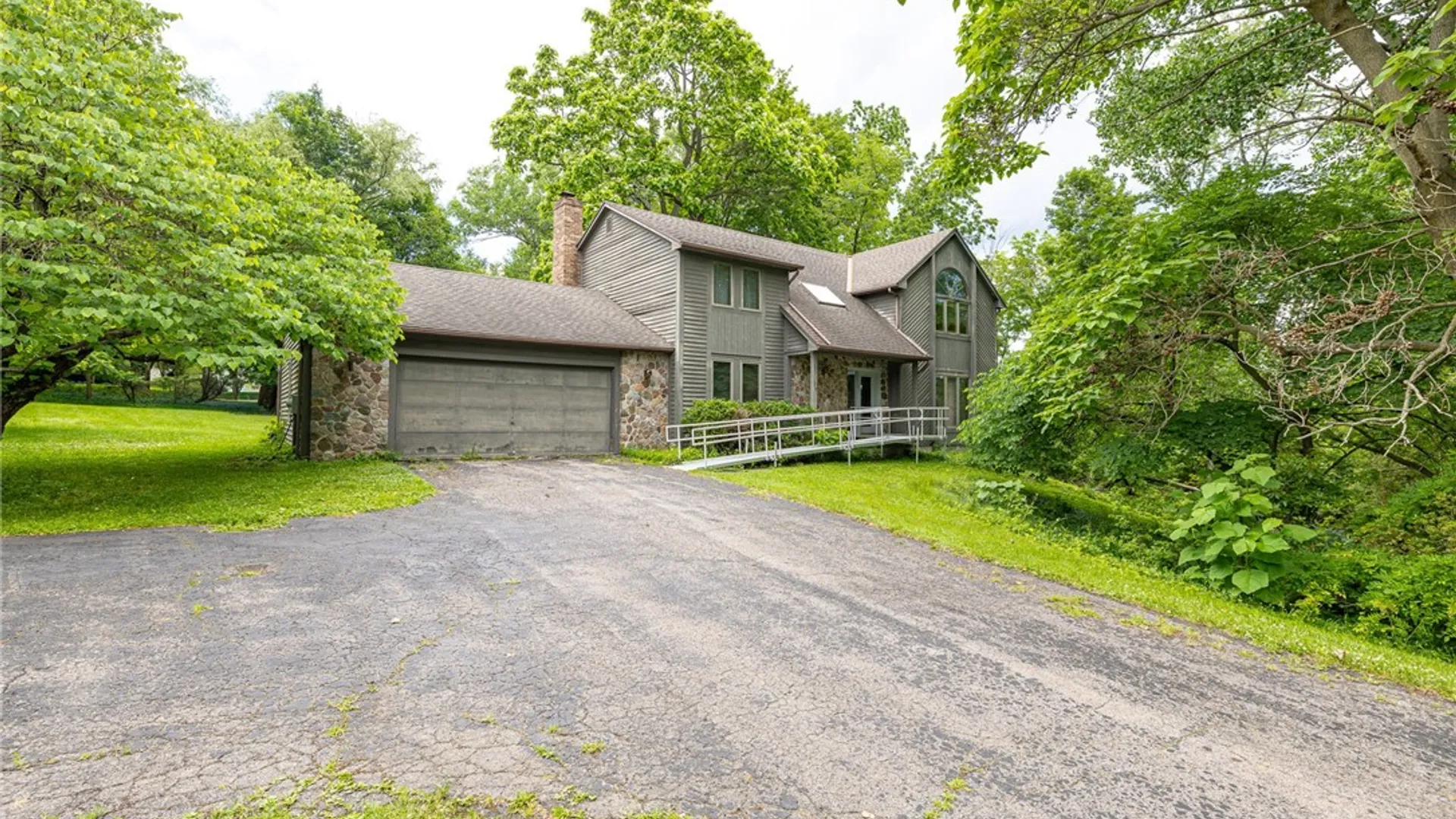 Property at 37 Freshfield, Perinton, NY 14450 3