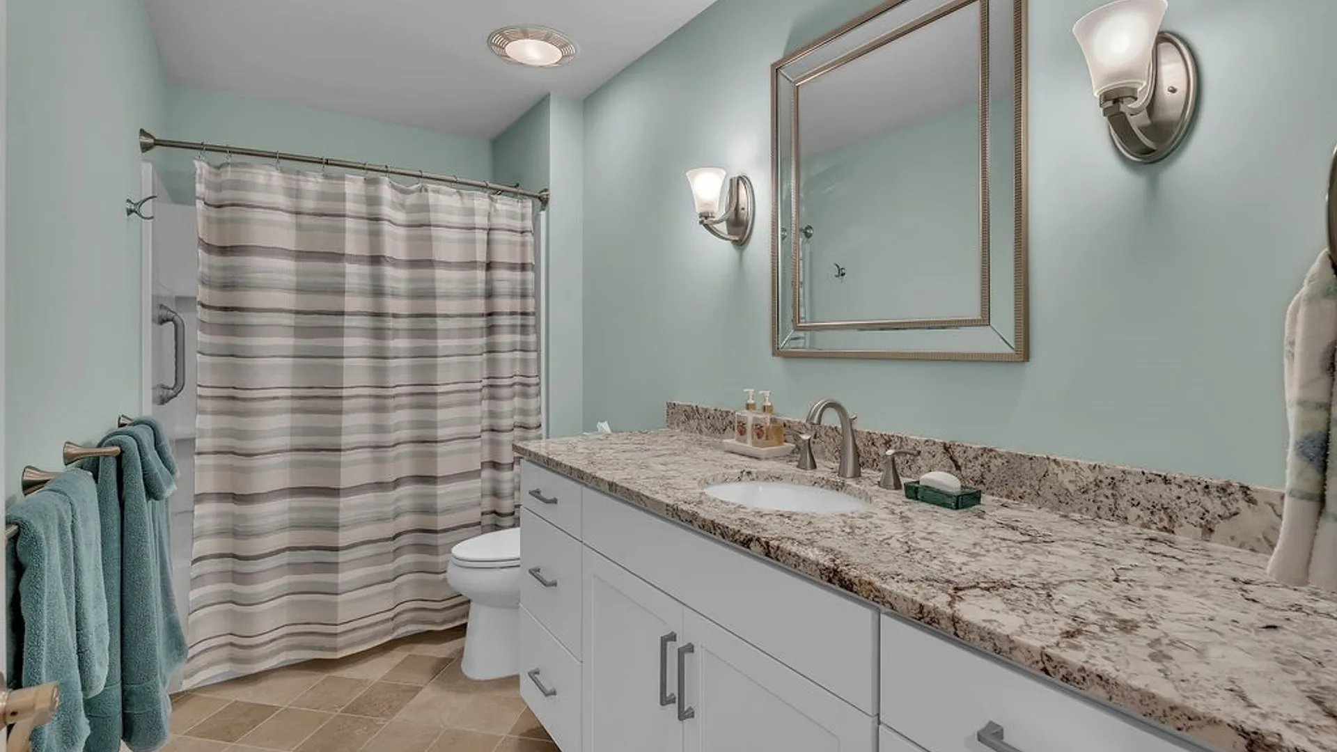 Property at 13 Logan Lane, Lancaster, NY 14086 17