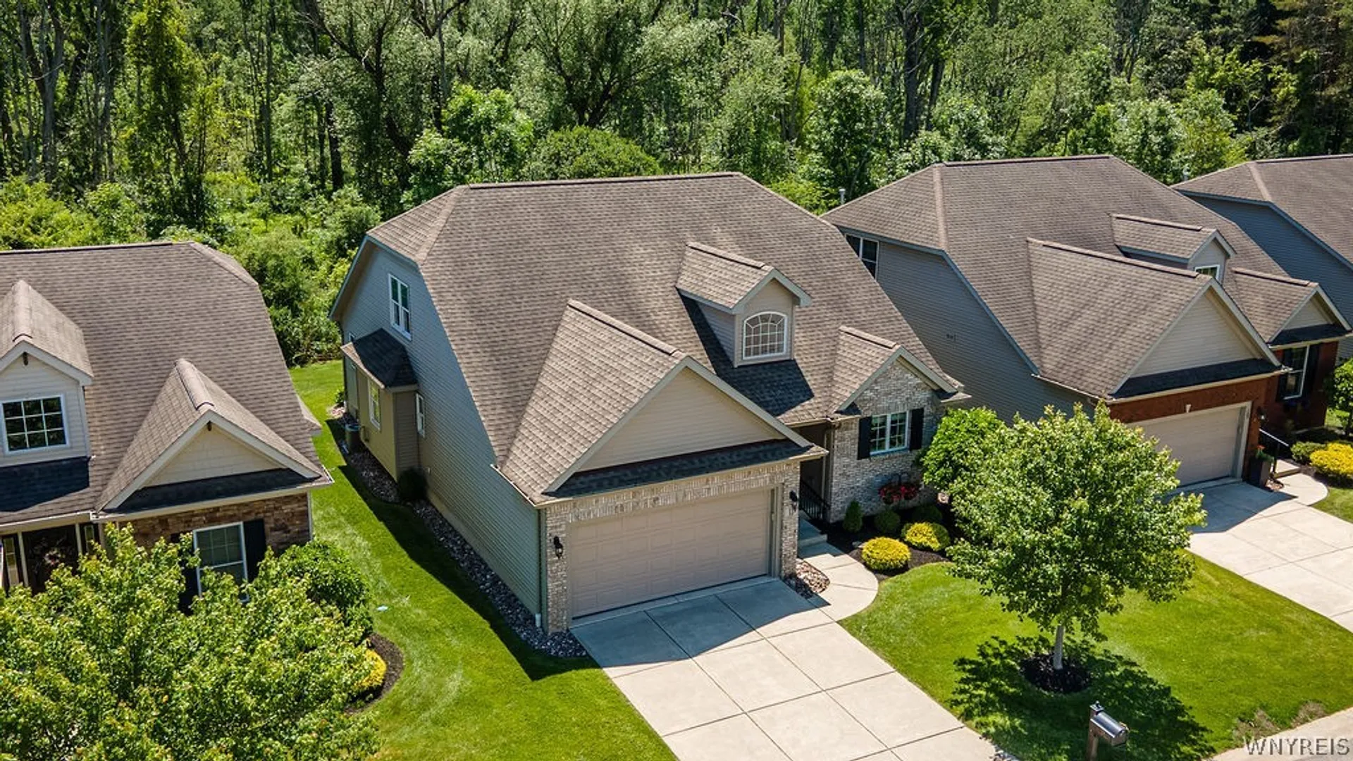 Property at 13 Logan Lane, Lancaster, NY 14086 28