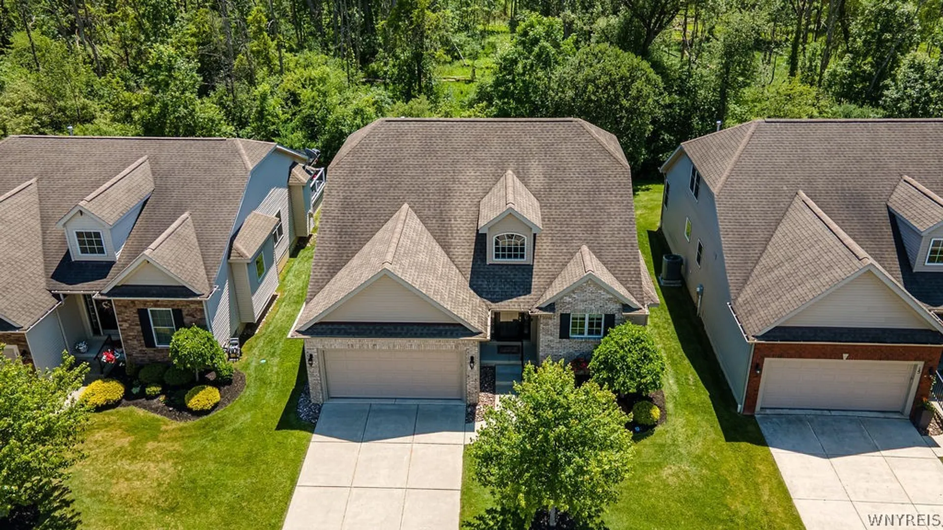 Property at 13 Logan Lane, Lancaster, NY 14086 29