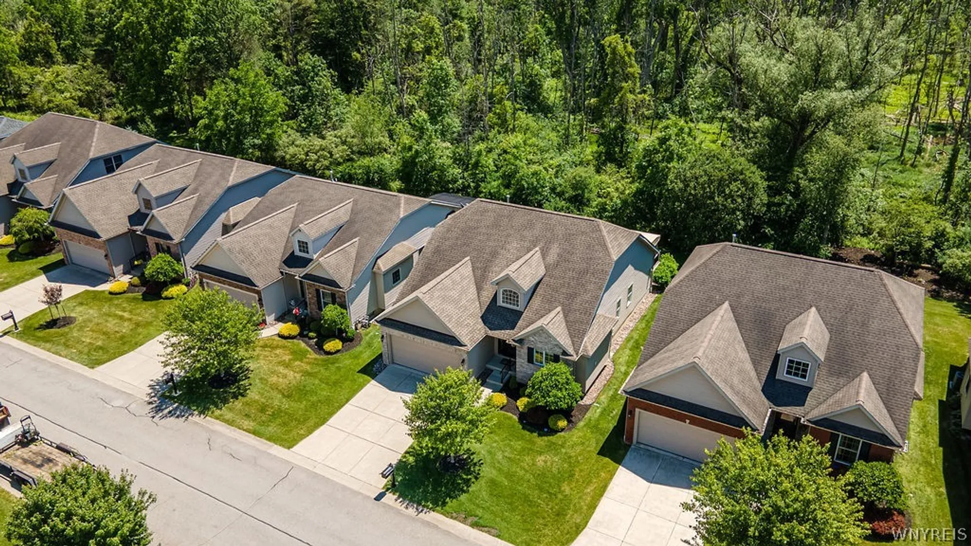 Property at 13 Logan Lane, Lancaster, NY 14086 30