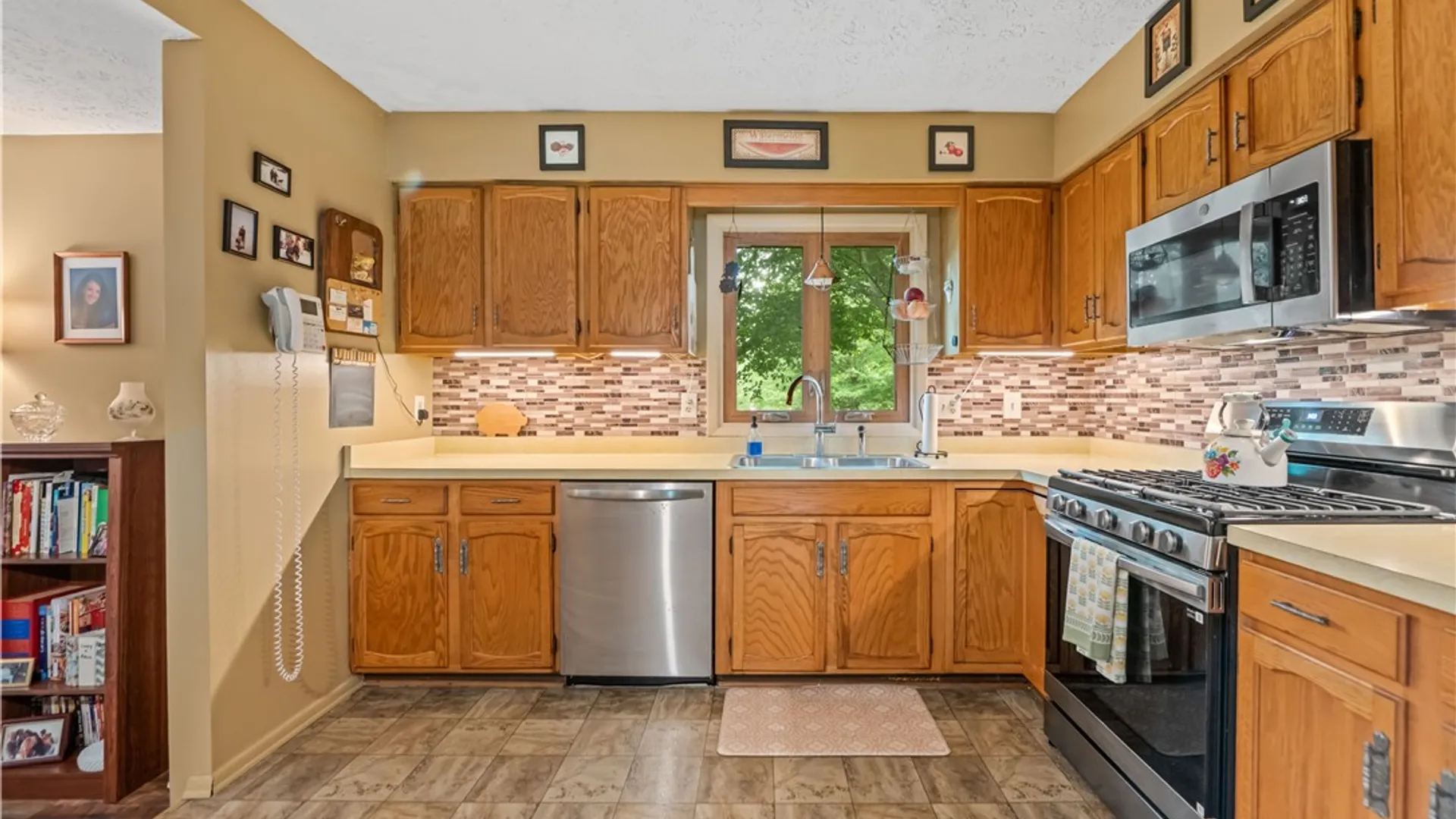 Property at 18 Mathew Lane, Greece, NY 14626 9