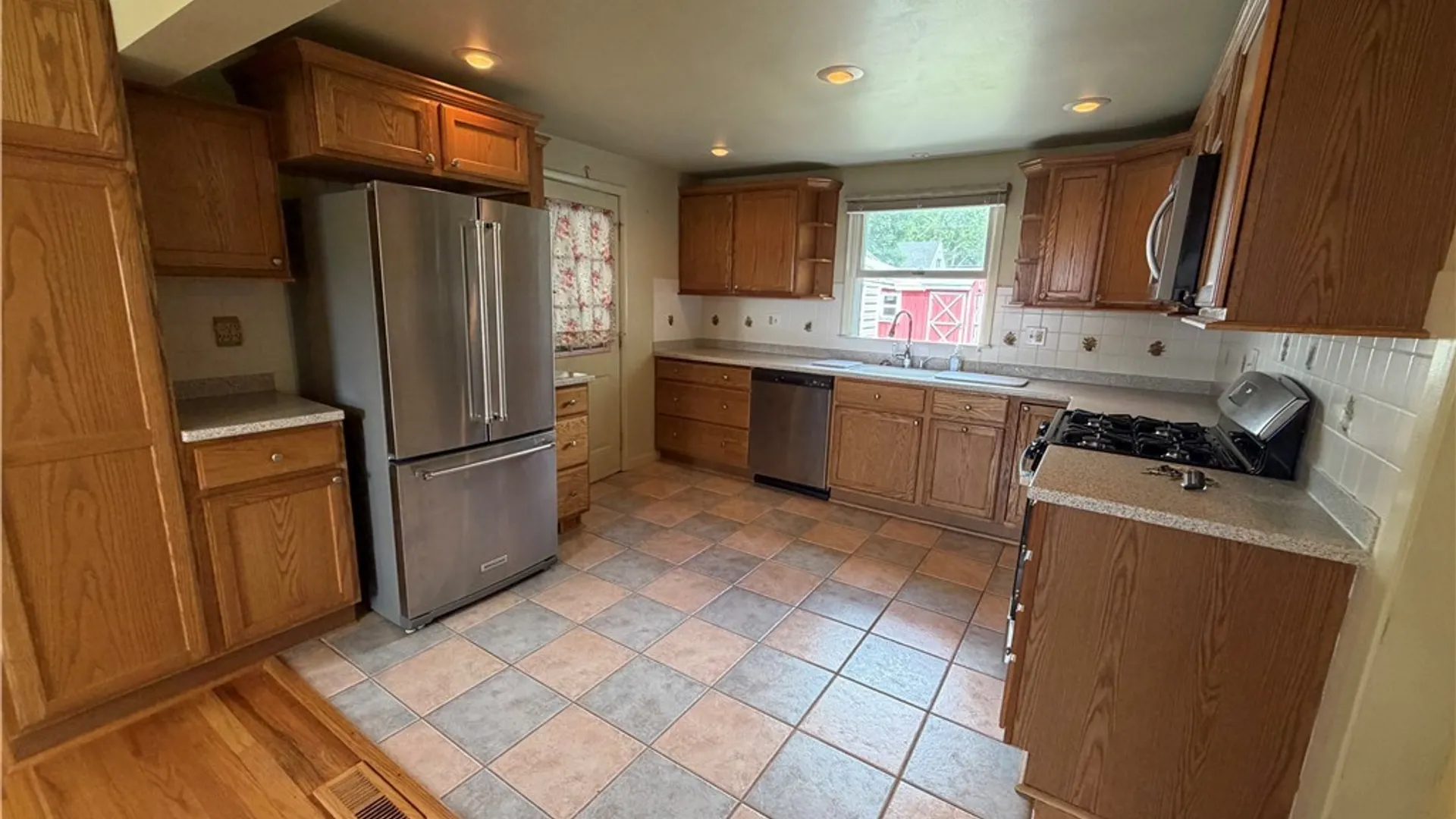 Property at 108 Castle Rd, Clay, NY 13212 10