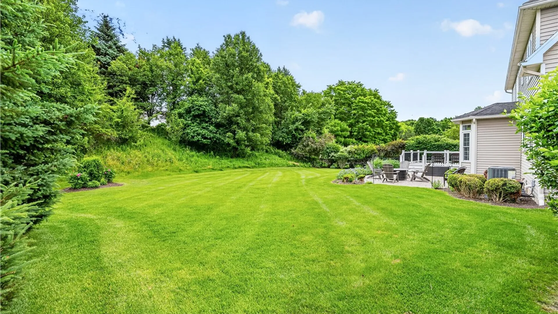 Property at 24 Wenham Lane, Perinton, NY 14534 4