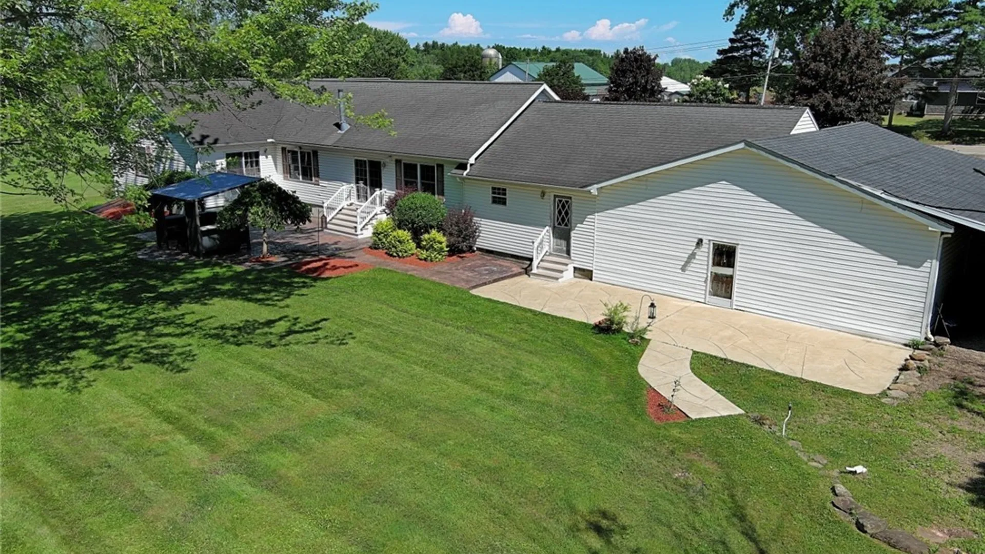 Property at 685 Commercial Street, Brant, NY 14081 5