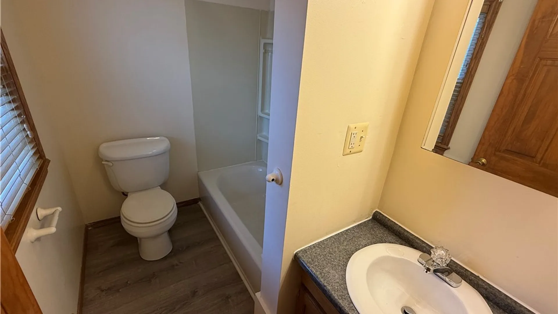 Property at 915 Arcadia Avenue, Utica, NY 13502 5