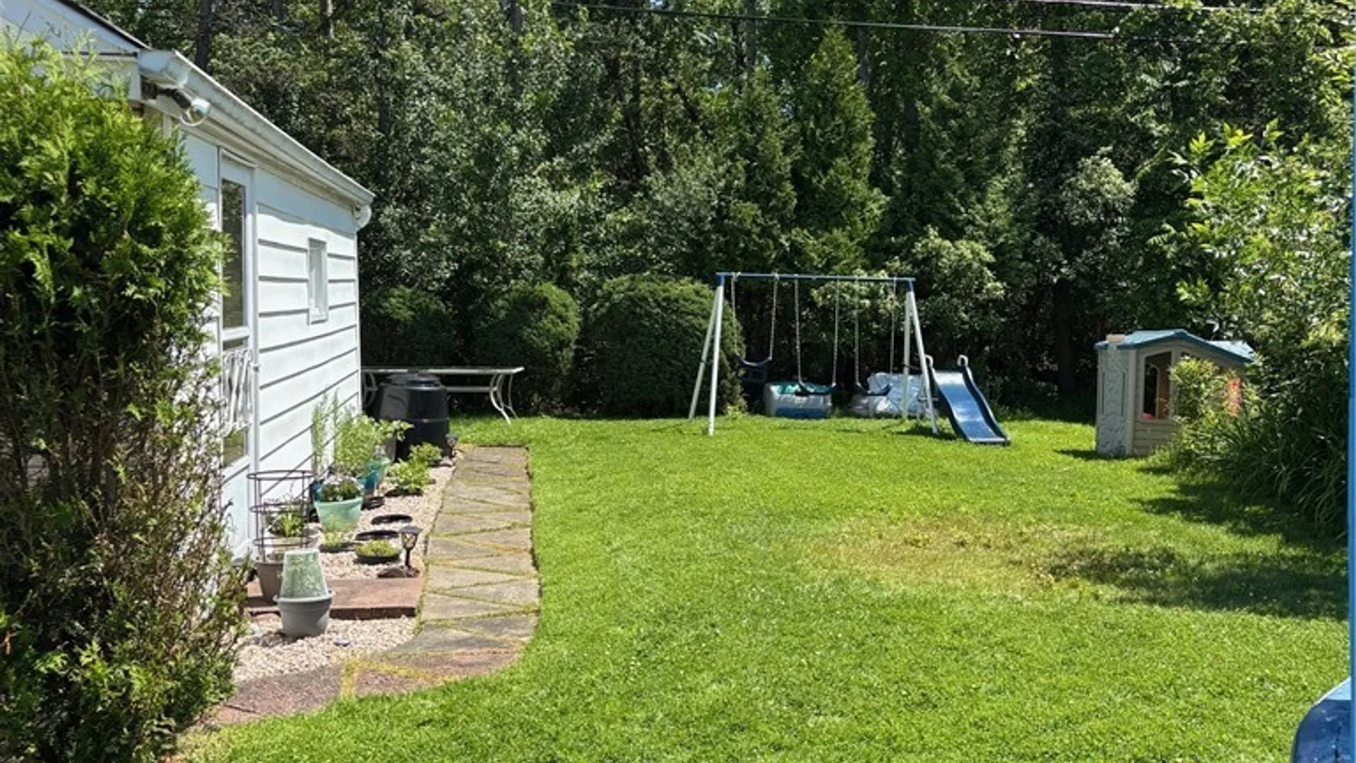 Property at 82 Cathedral Lane, Cheektowaga, NY 14225 4