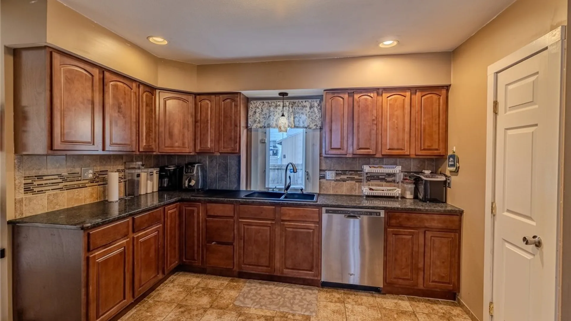 Property at 112 Aberdeen Terrace, Syracuse, NY 13206 7