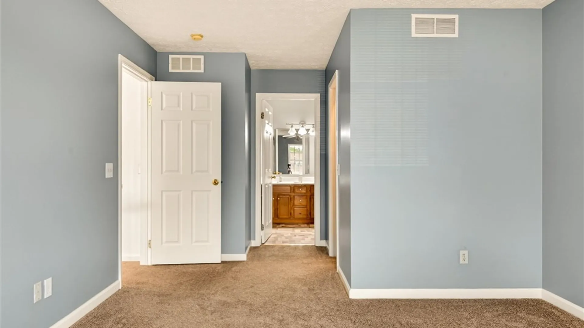 Property at 44 Cape Henry Trail, Henrietta, NY 14586 16