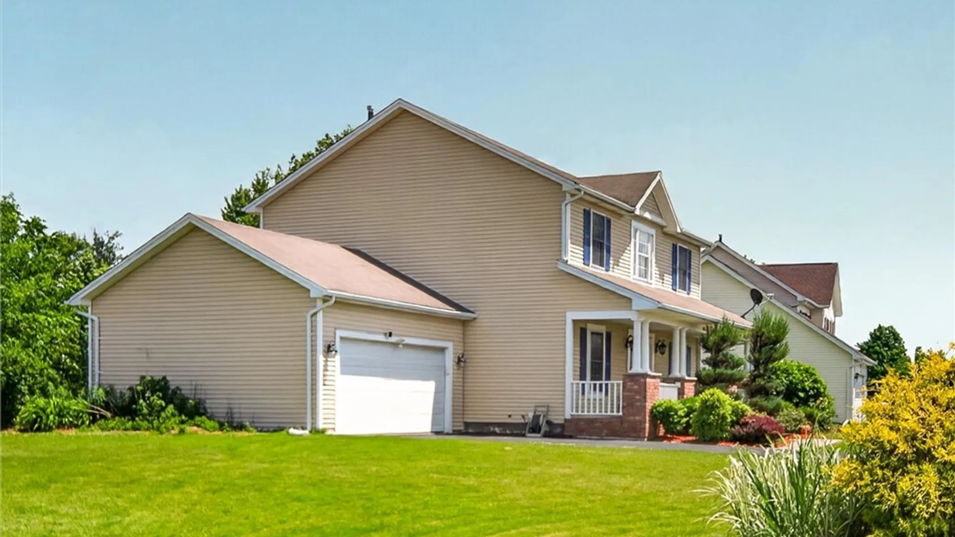 Property at 44 Cape Henry Trail, Henrietta, NY 14586 2