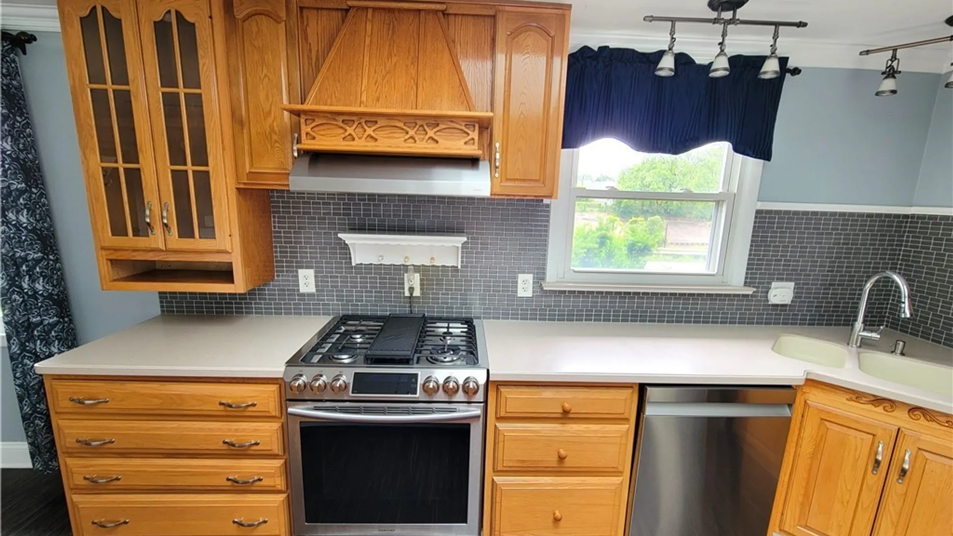 Property at 2 Yale Place, Buffalo, NY 14210 9