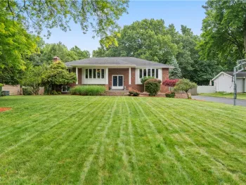Property at 279 Parkview Dr, Penfield, NY 14625