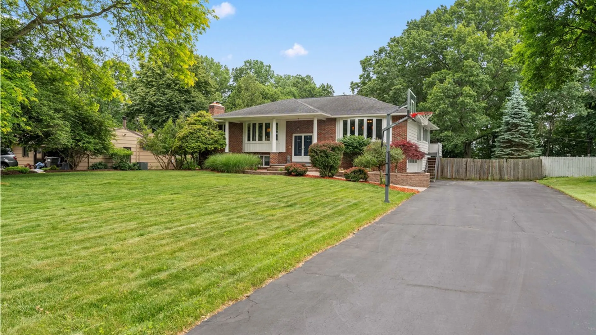 Property at 279 Parkview Dr, Penfield, NY 14625 2