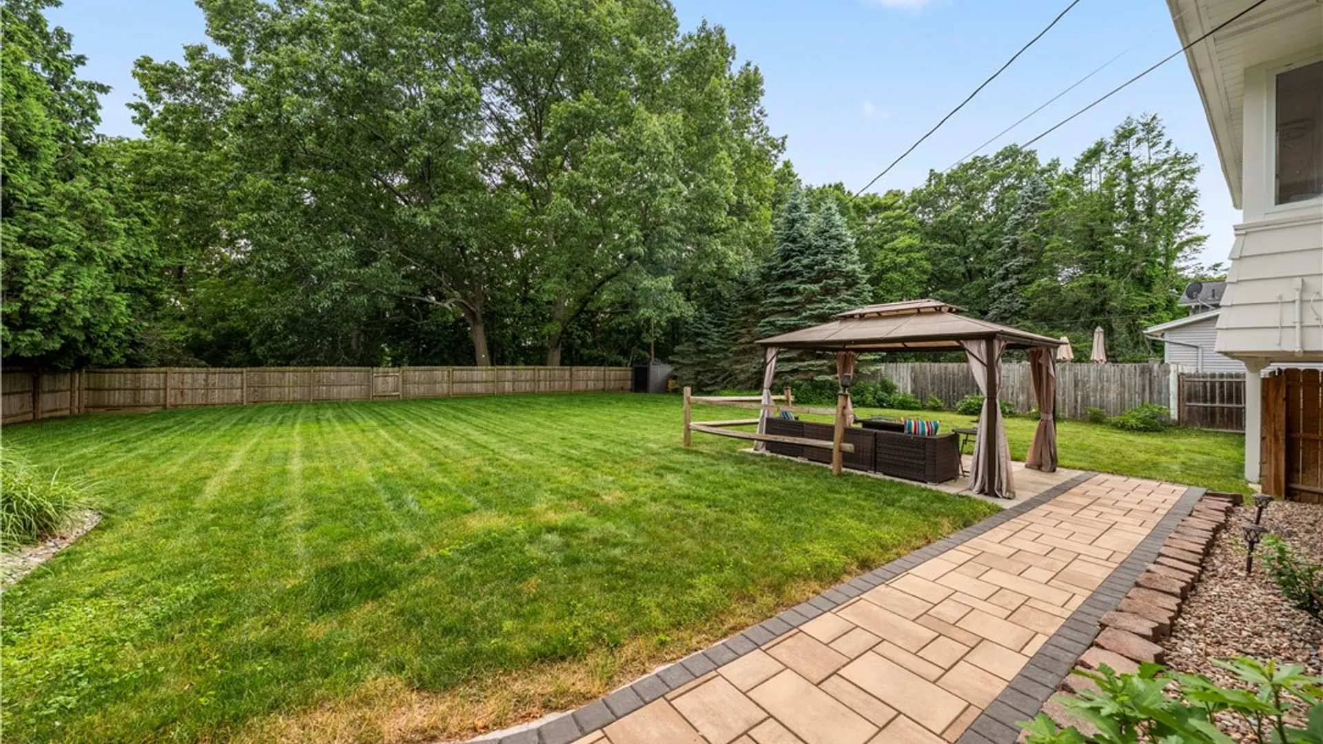 Property at 279 Parkview Dr, Penfield, NY 14625 39