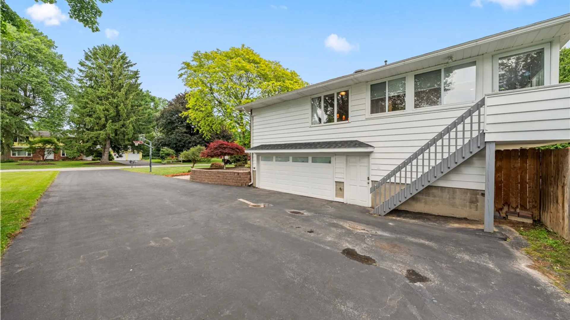 Property at 279 Parkview Dr, Penfield, NY 14625 44