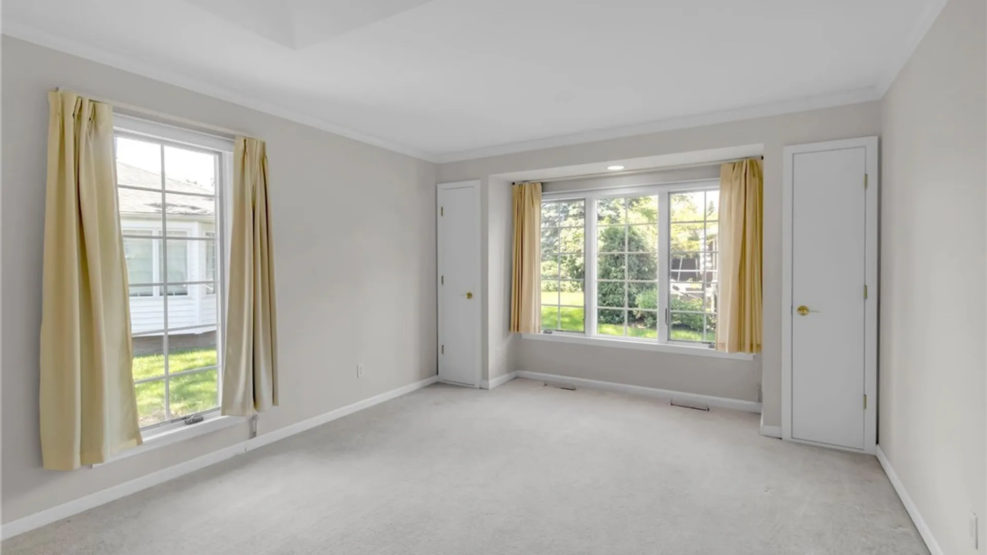 Property at 3 Saint Charles Court, Amherst, NY 14221 17