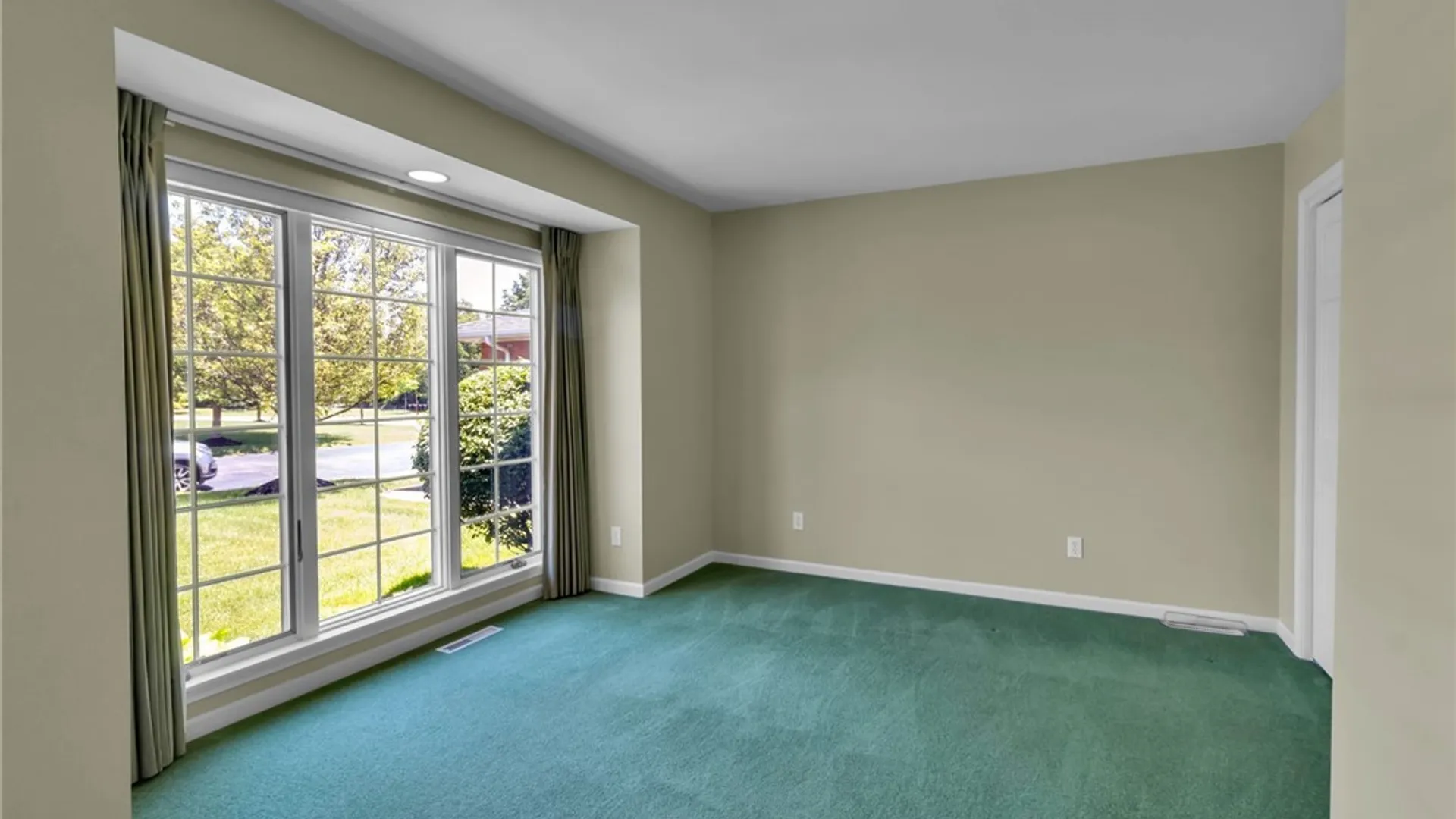 Property at 3 Saint Charles Court, Amherst, NY 14221 34