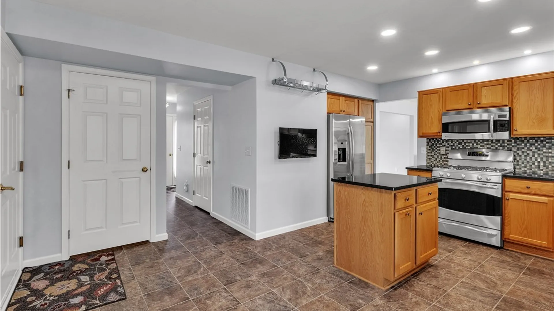 Property at 2445 King Fisher Lane, Wheatfield, NY 14304 27