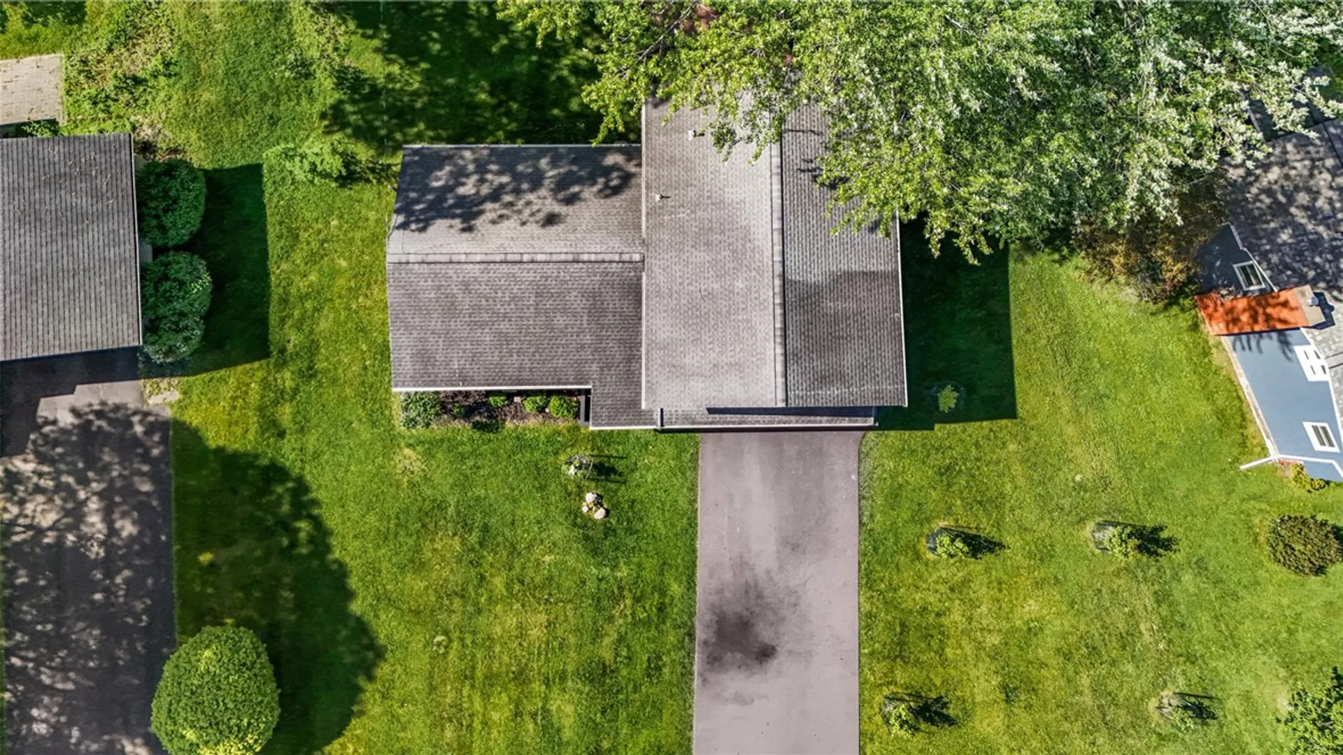 Property at 100 Hibiscus Dr, Brighton, NY 14618 47