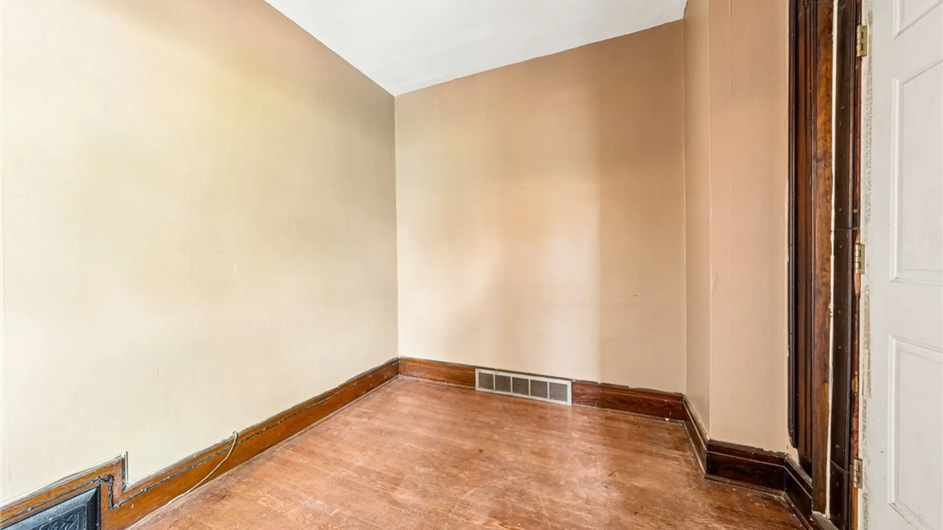 Property at 527 Massachusetts Avenue, Buffalo, NY 14213 23