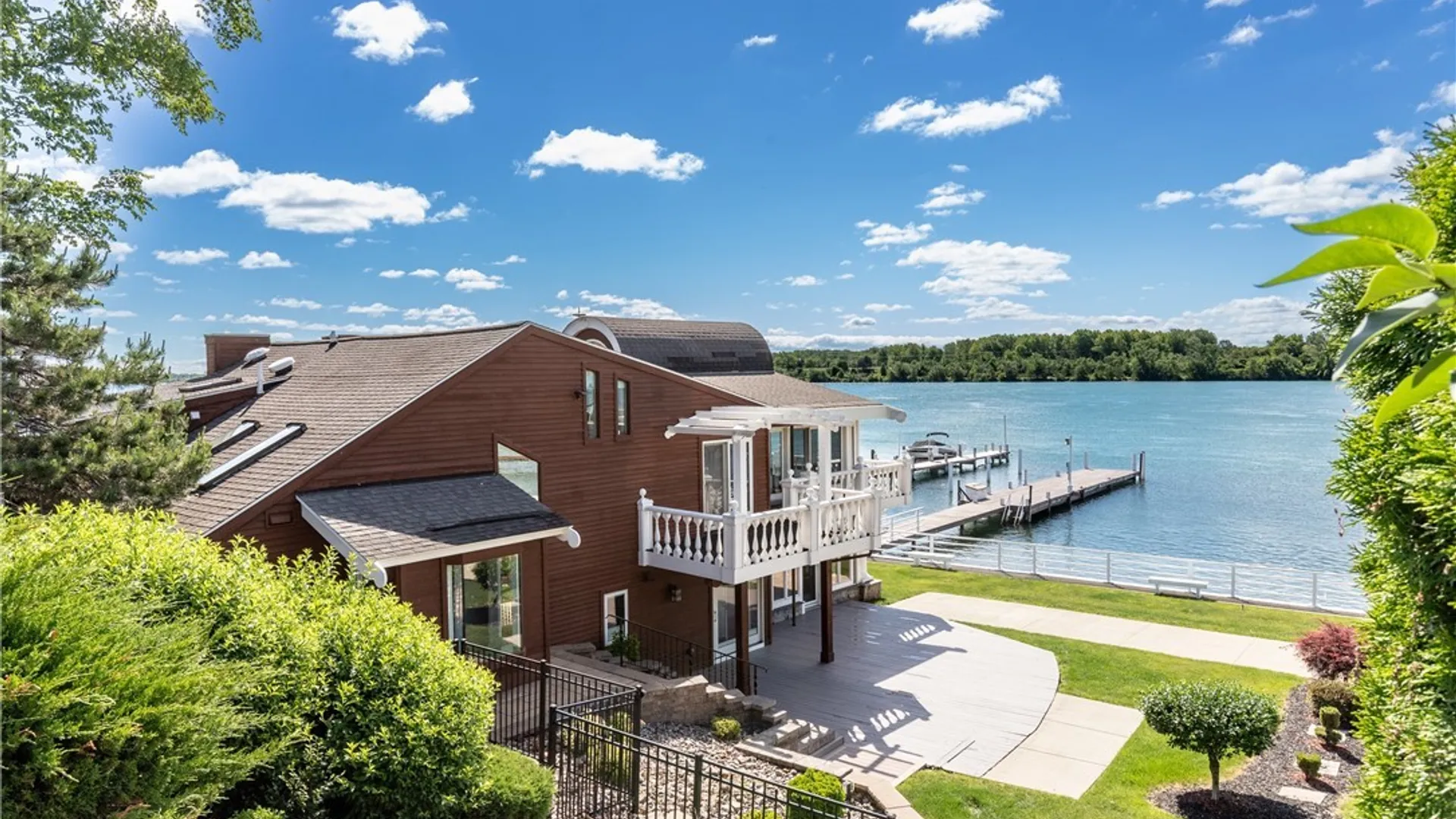 Property at 2039 E River Road, Grand Island, NY 14072 2
