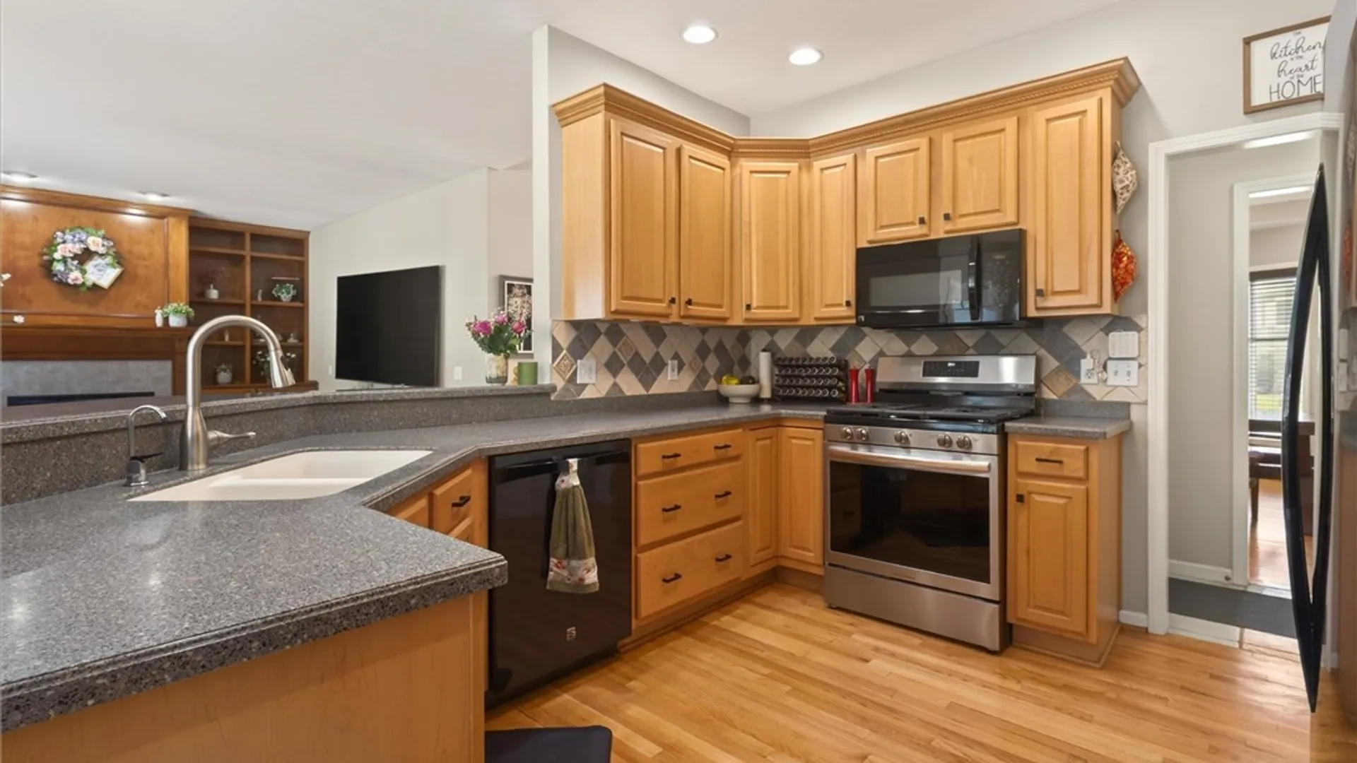 Property at 907 Taylor Rise, Victor, NY 14564 23