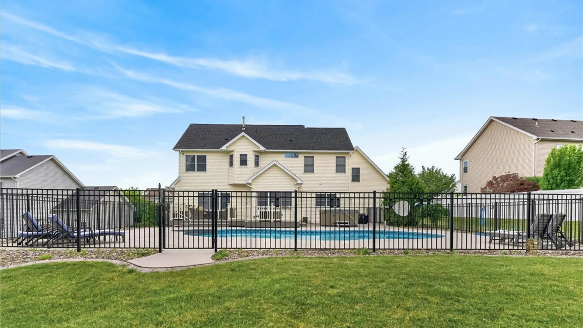 Property at 907 Taylor Rise, Victor, NY 14564 3