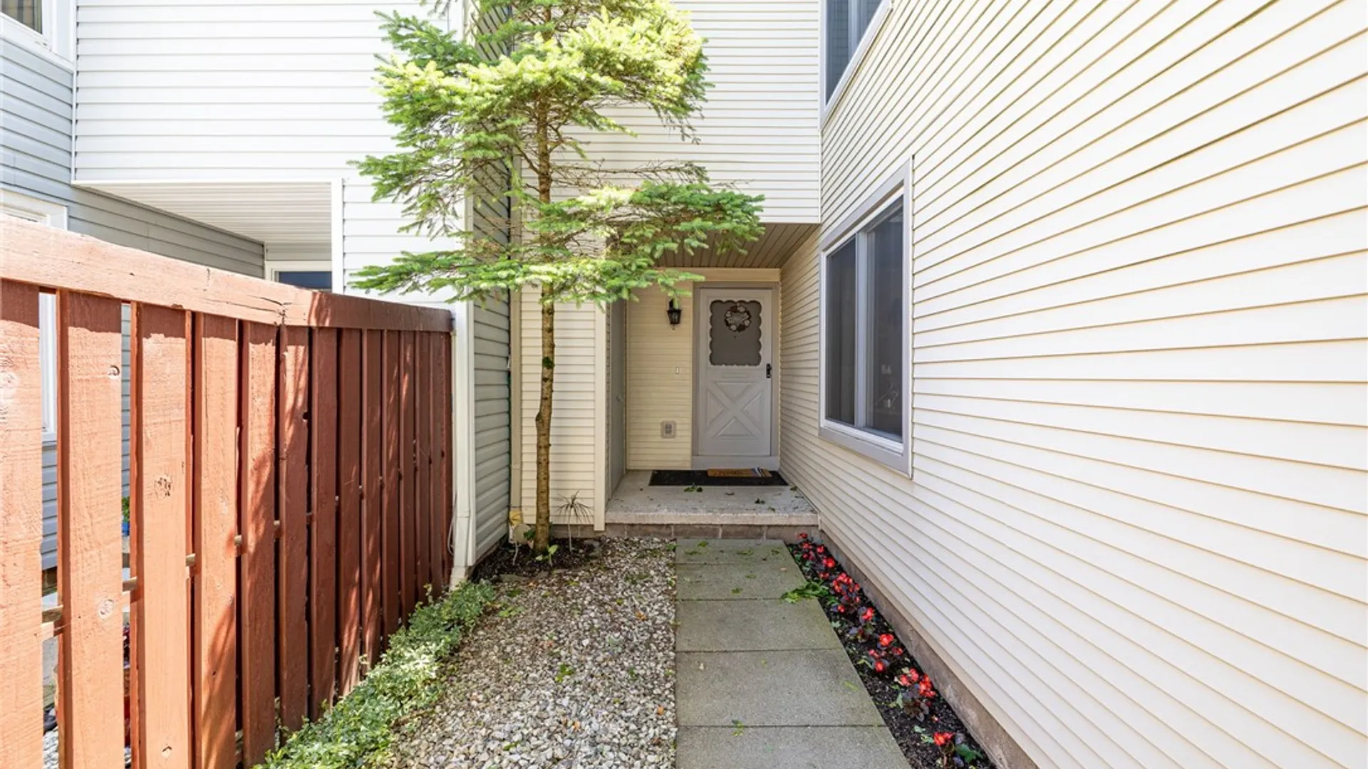 Property at 7 Brimsdown Circle, Perinton, NY 14450 3