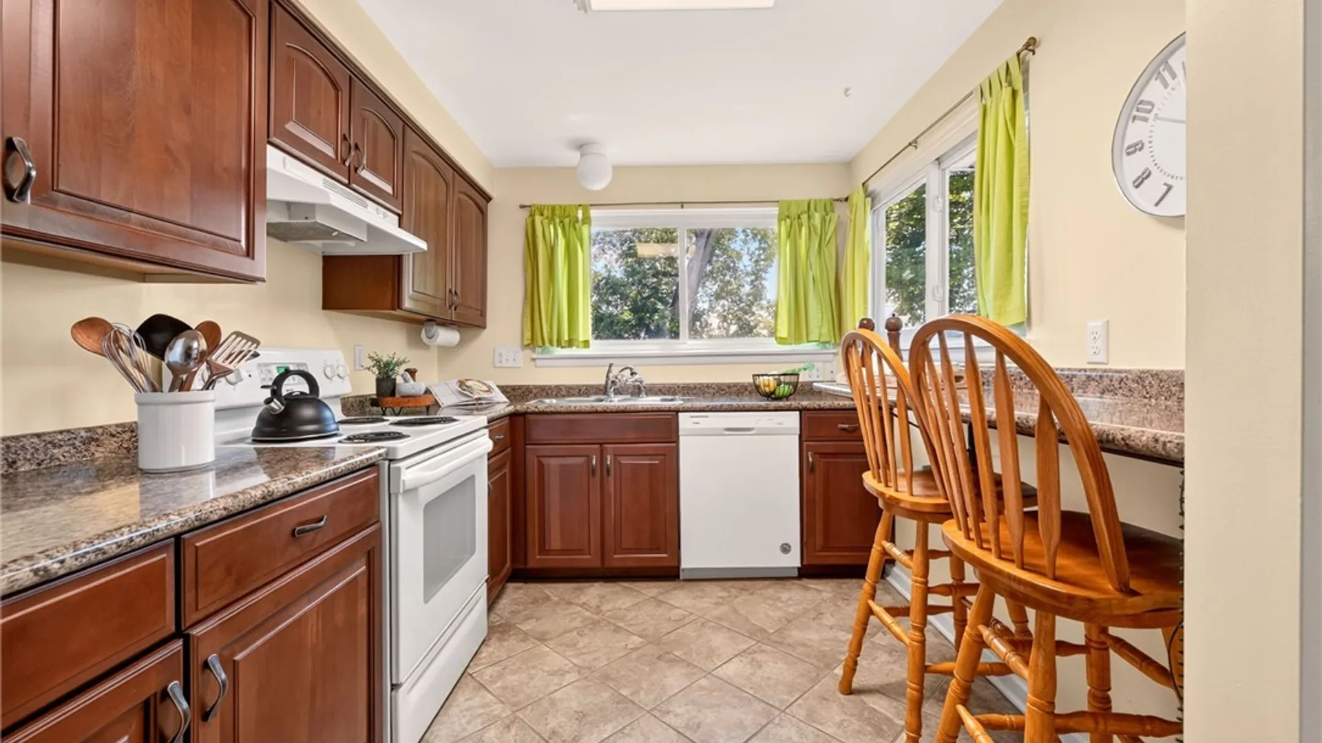 Property at 7 Brimsdown Circle, Perinton, NY 14450 9