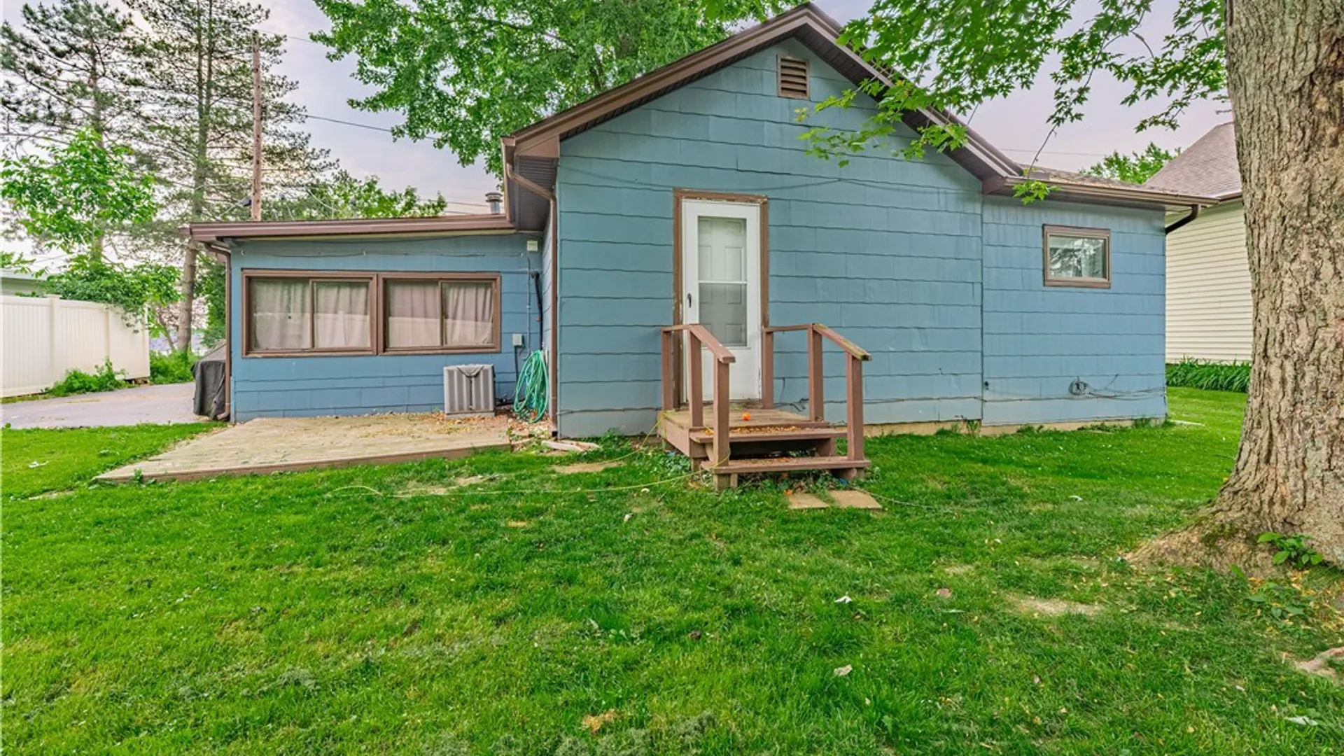 Property at 1 Royal Lane, Lockport City, NY 14094 26