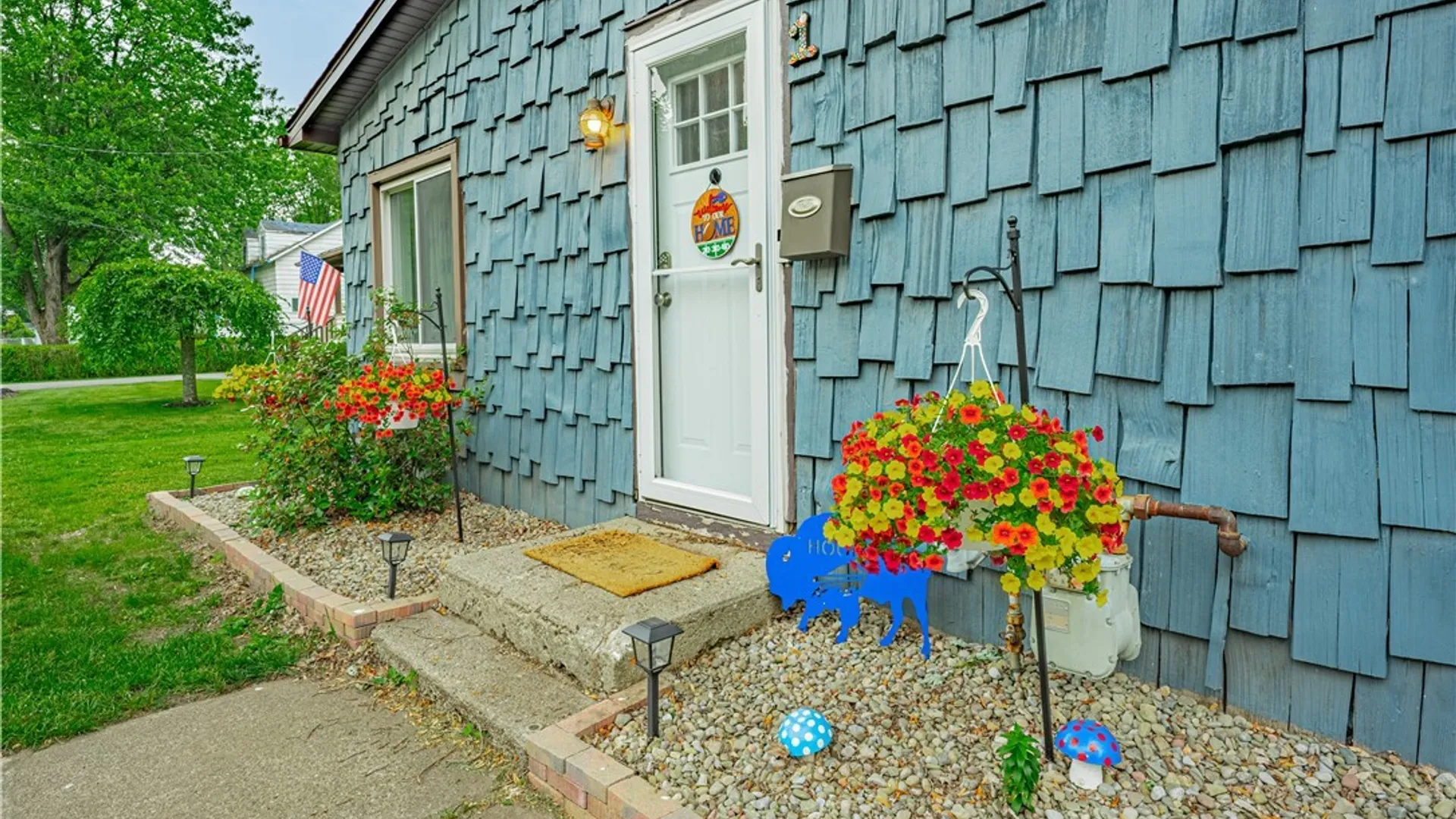 Property at 1 Royal Lane, Lockport City, NY 14094 5