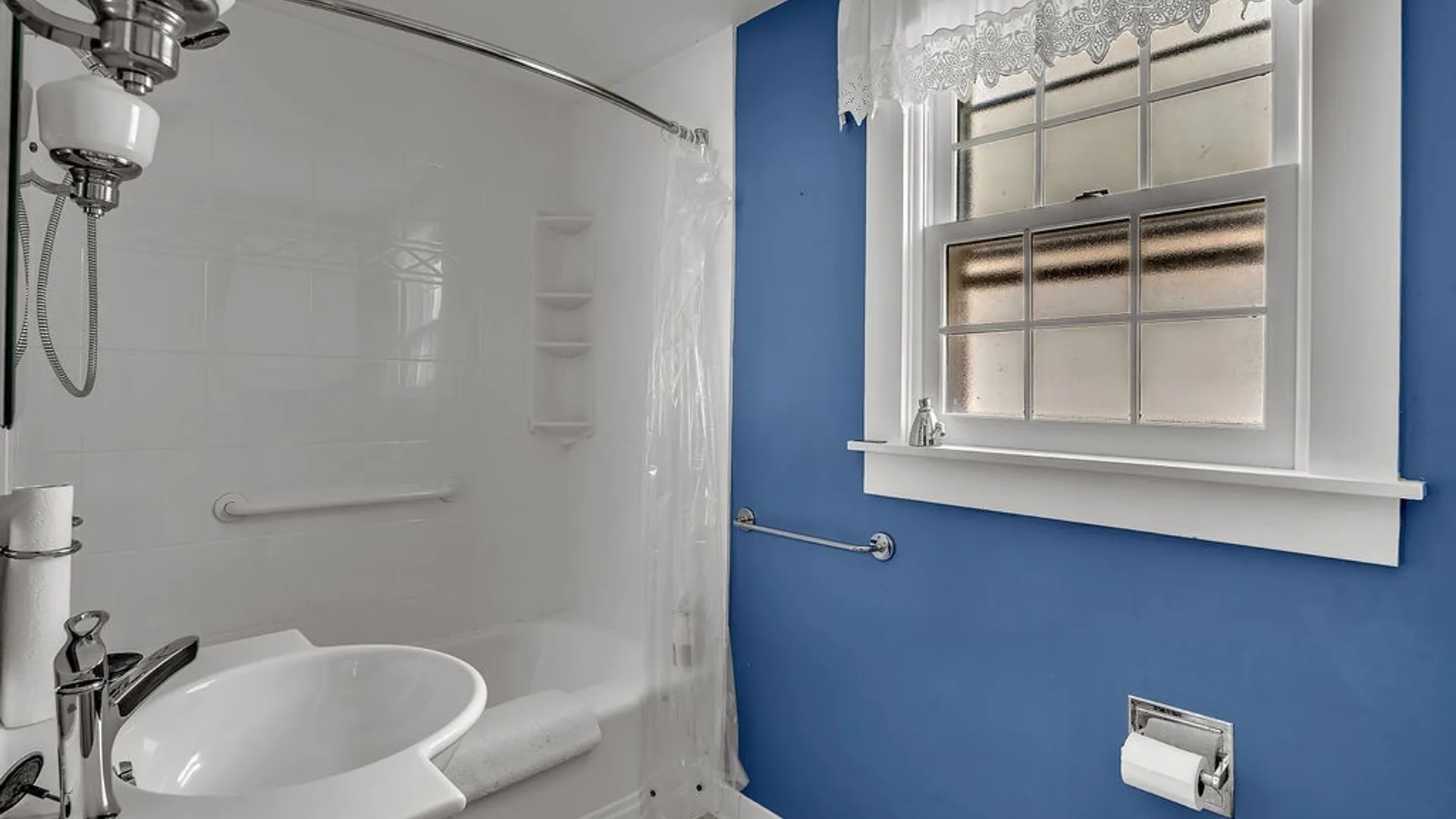 Property at 17 Colvin Avenue, Buffalo, NY 14216 23