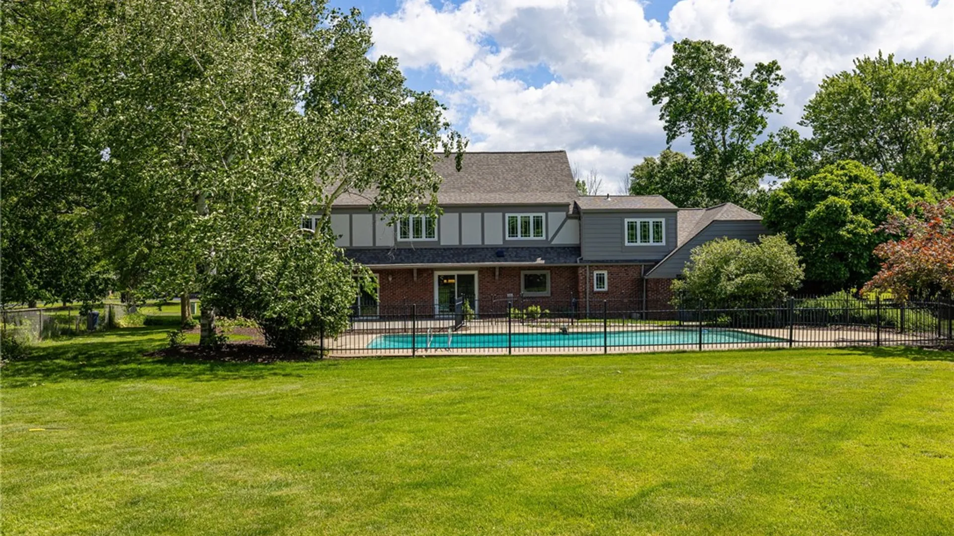 Property at 14 Pin Hook Lane, Pittsford, NY 14534 3
