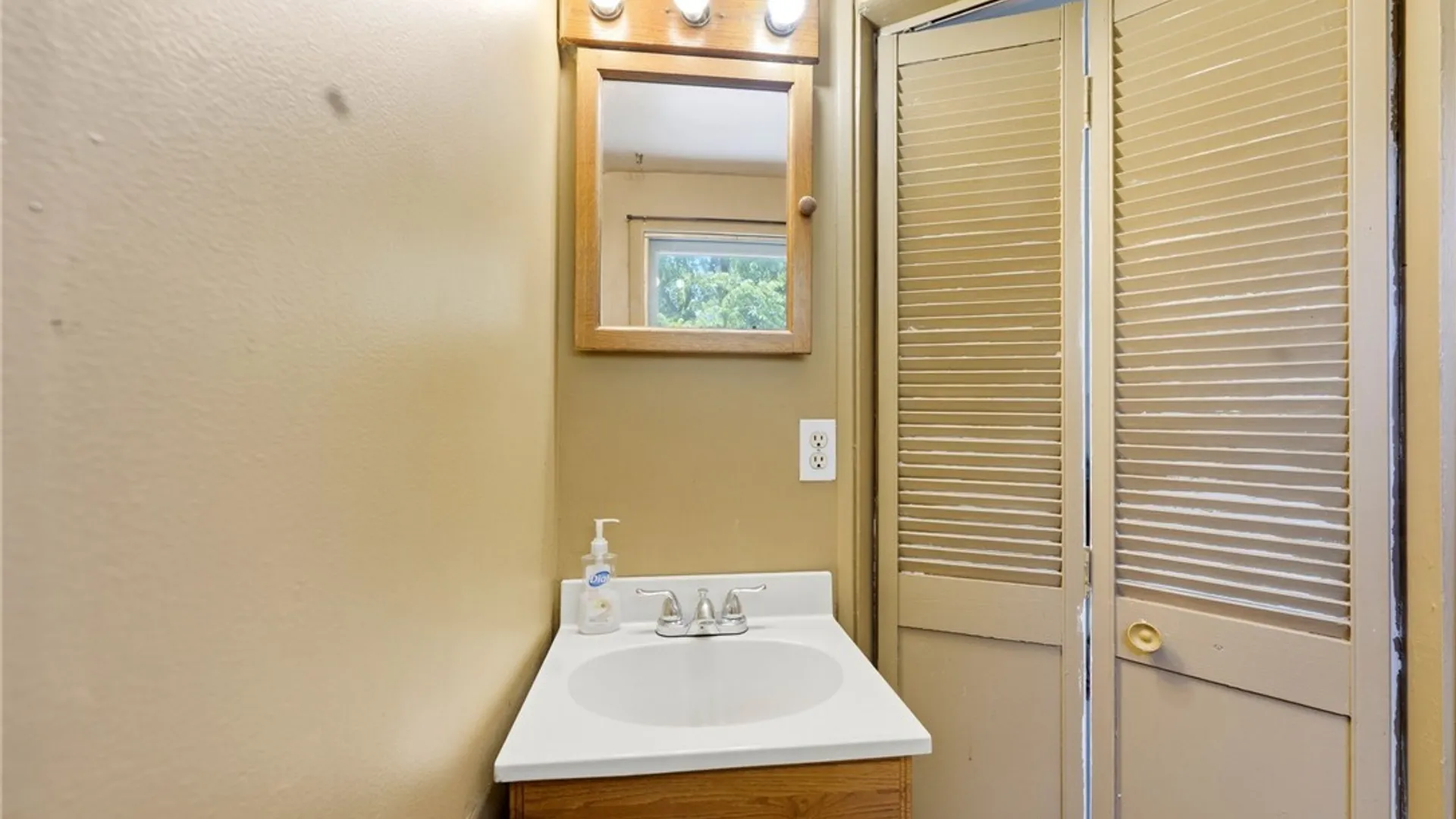 Property at 18 Columbia Avenue, Batavia City, NY 14020 28