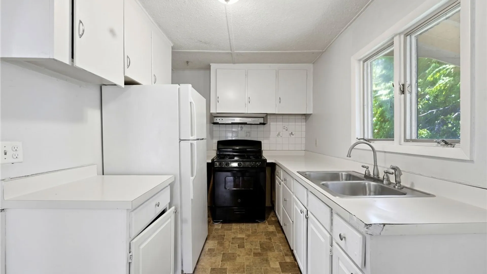 Property at 18 Columbia Avenue, Batavia City, NY 14020 6